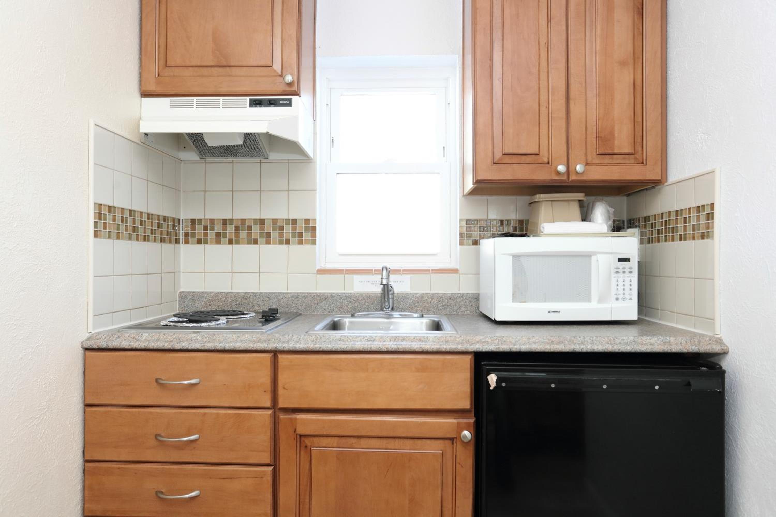 Queen Room with Two Queen Beds with Kitchenette photo 3