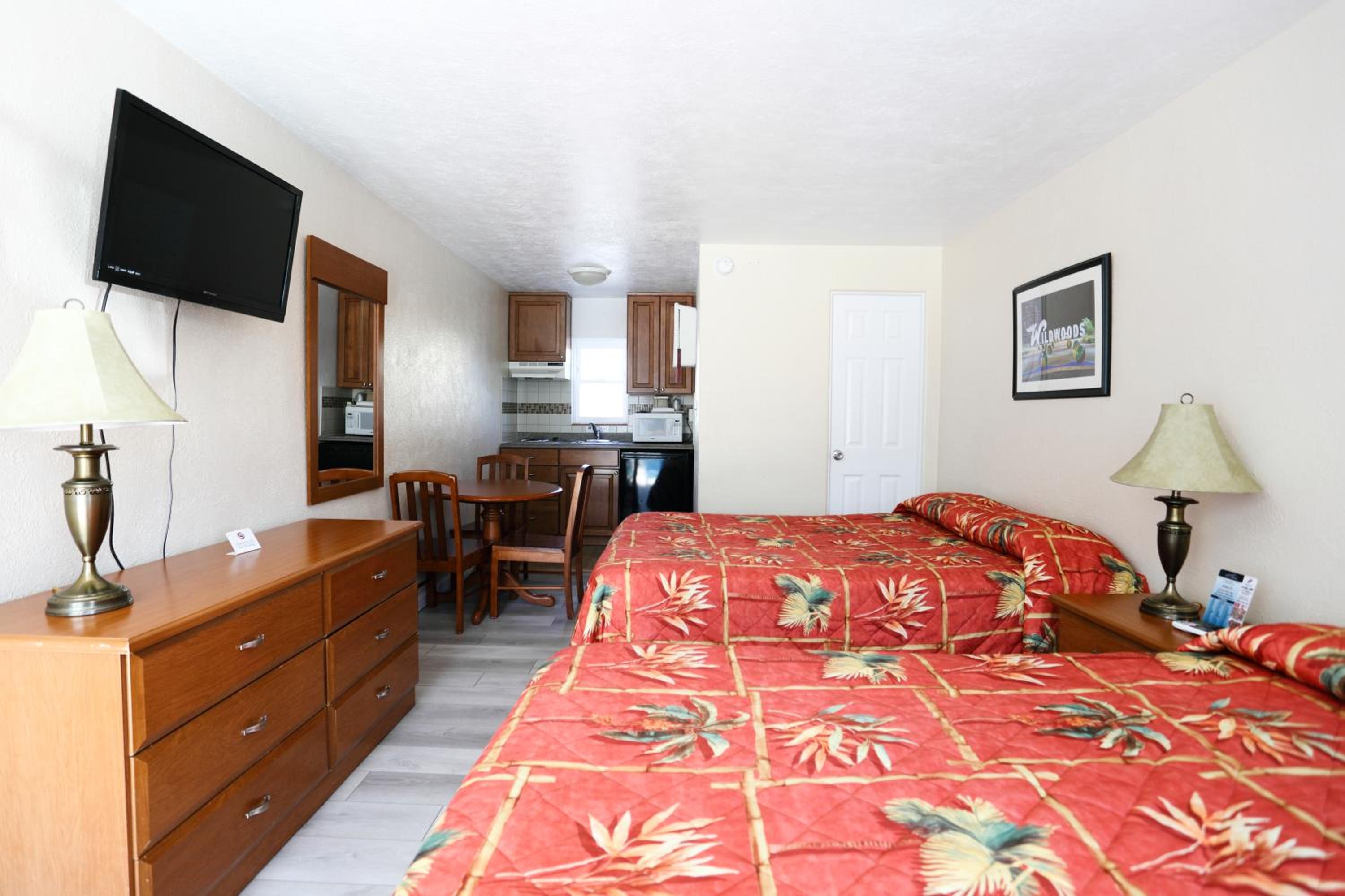 Queen Room with Two Queen Beds with Kitchenette photo 1