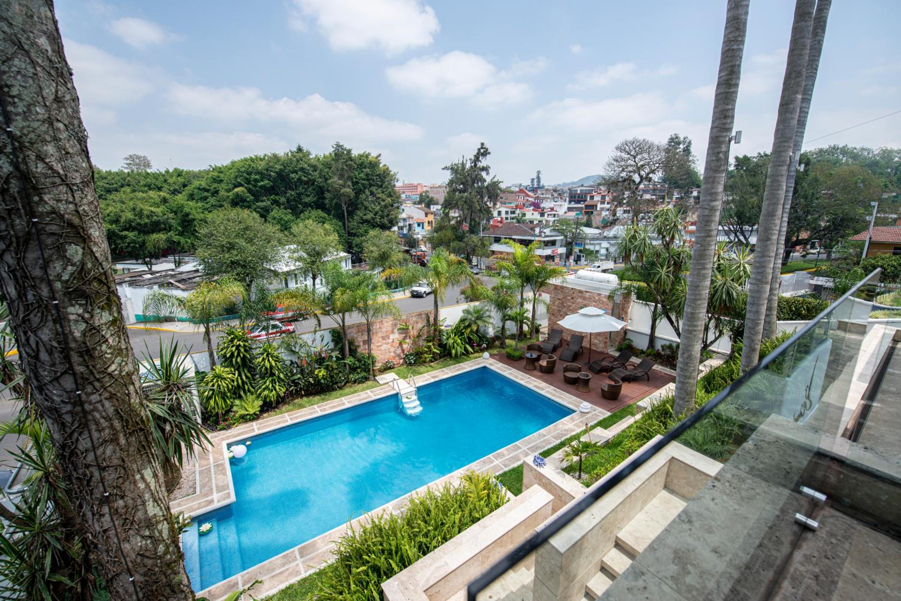 Junior Suite with Pool View - Photo 7
