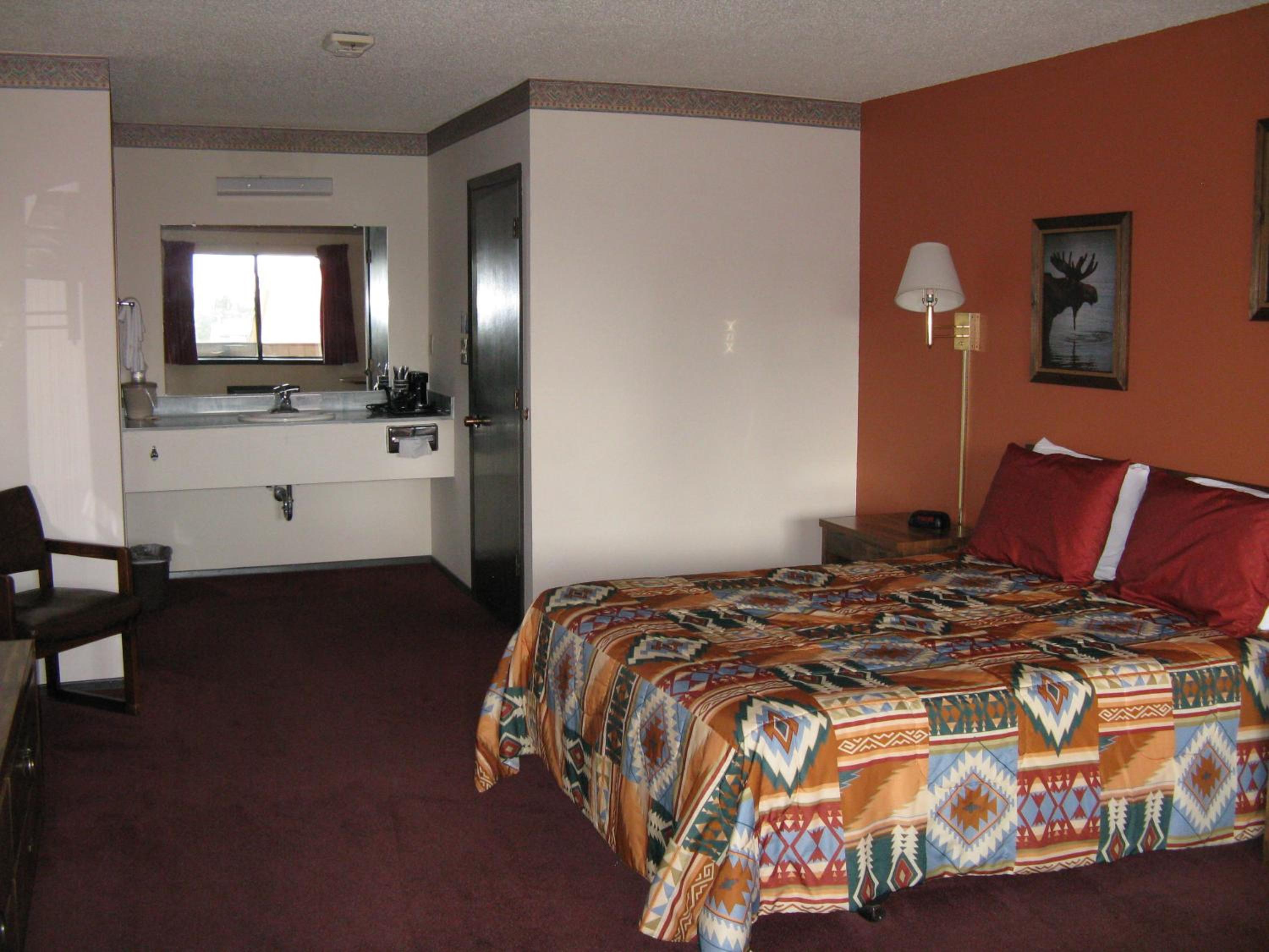 Queen Room photo 2