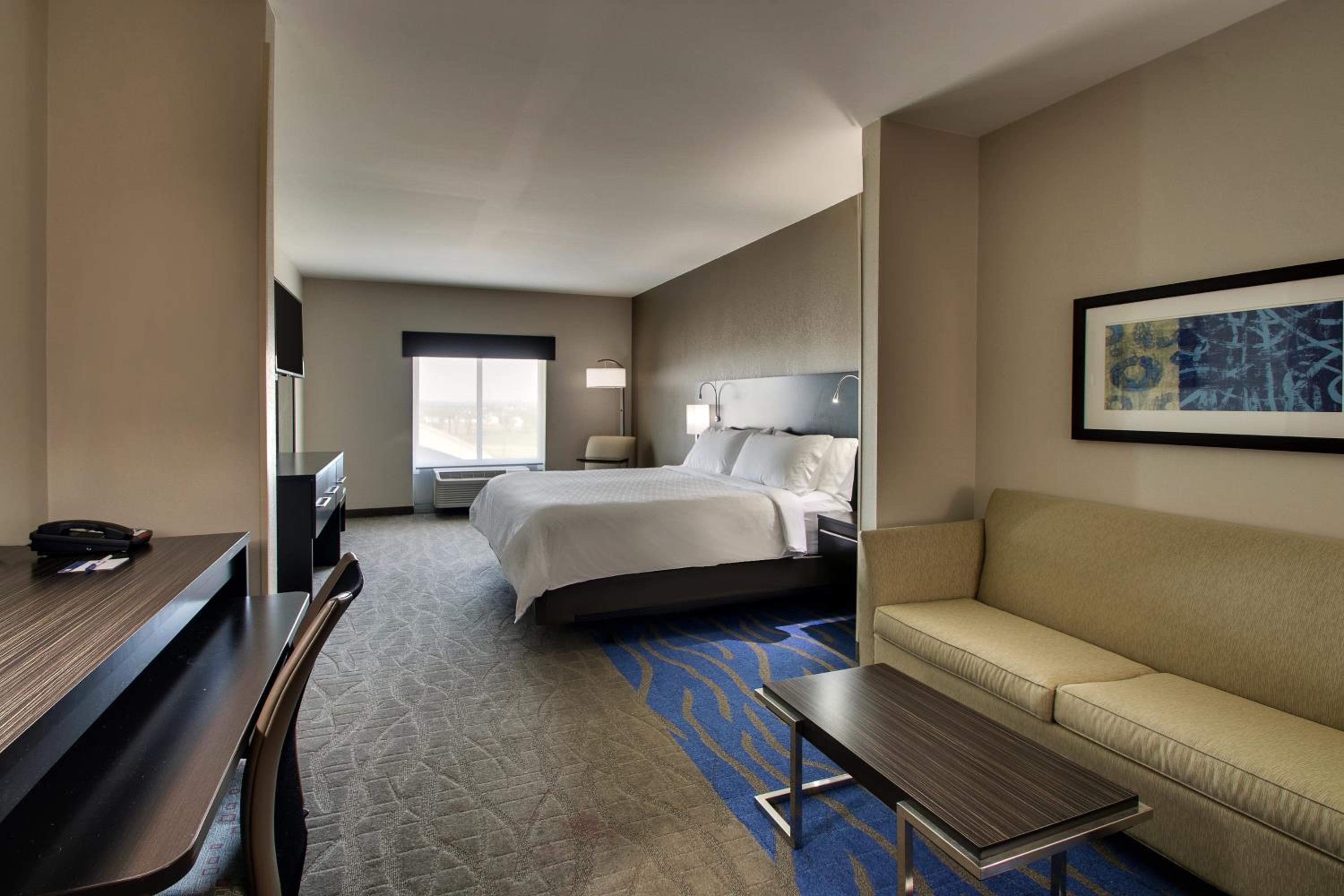 King Suite - Non-Smoking photo 1
