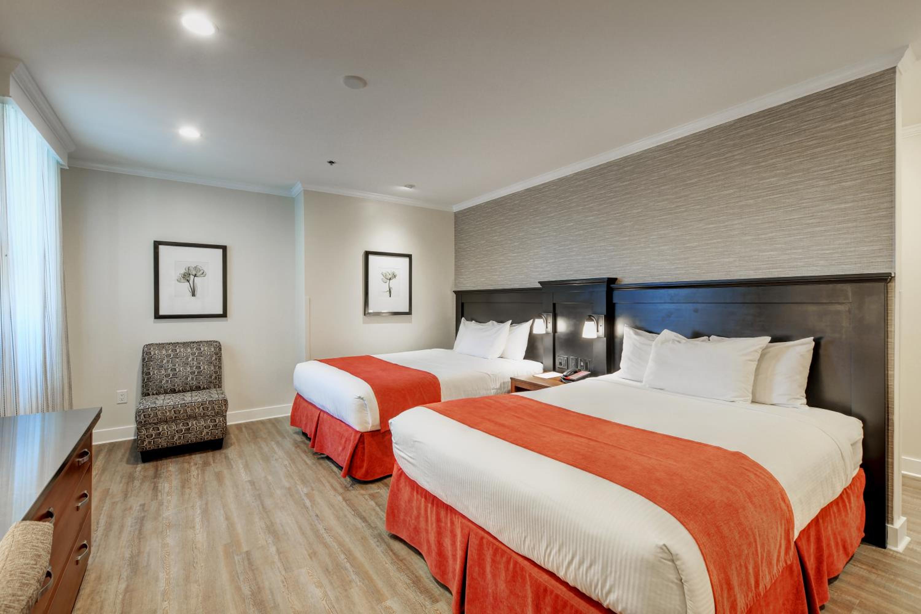 Queen Room with Two Queen Beds photo 1