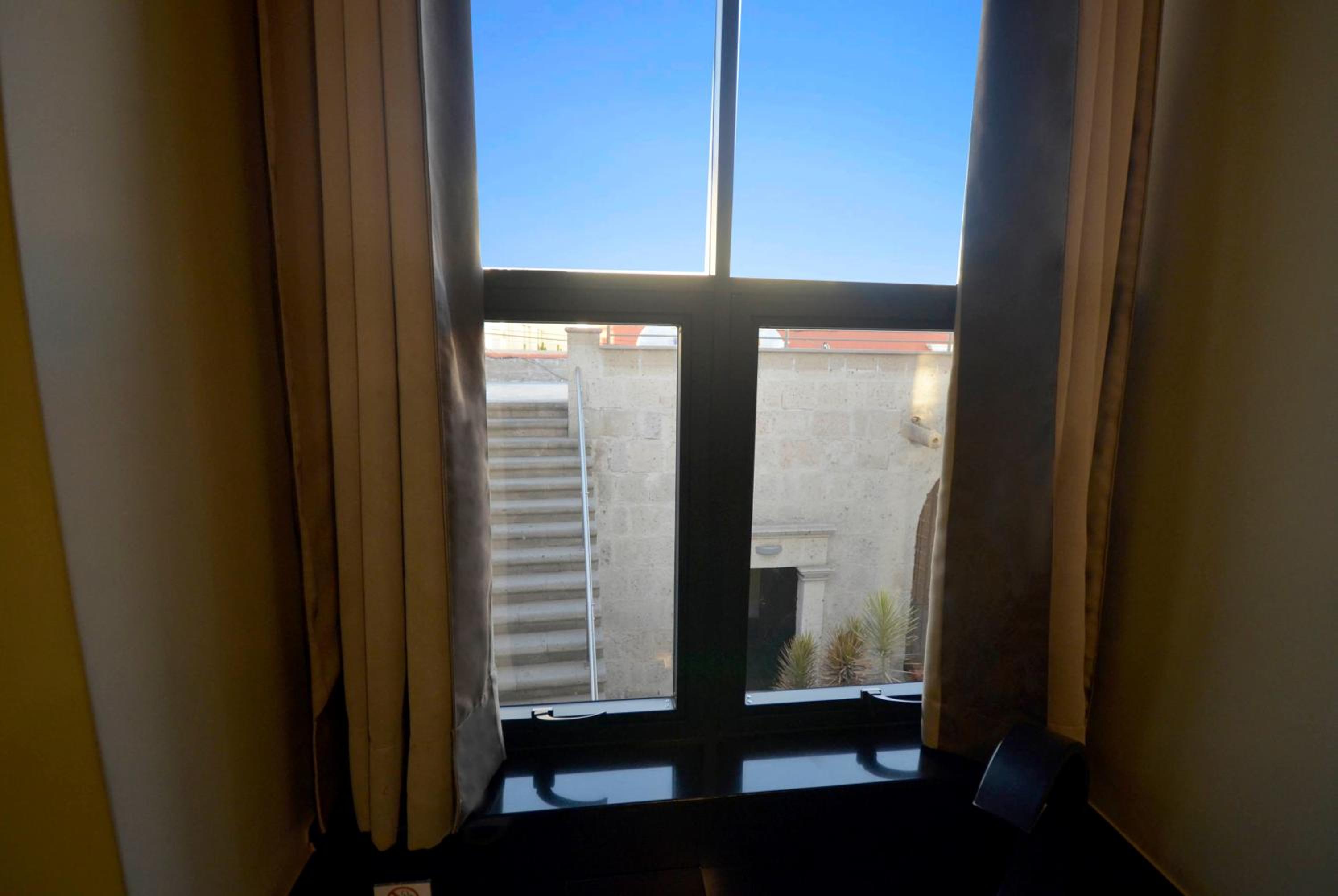 Deluxe Queen Suite - Photo 6