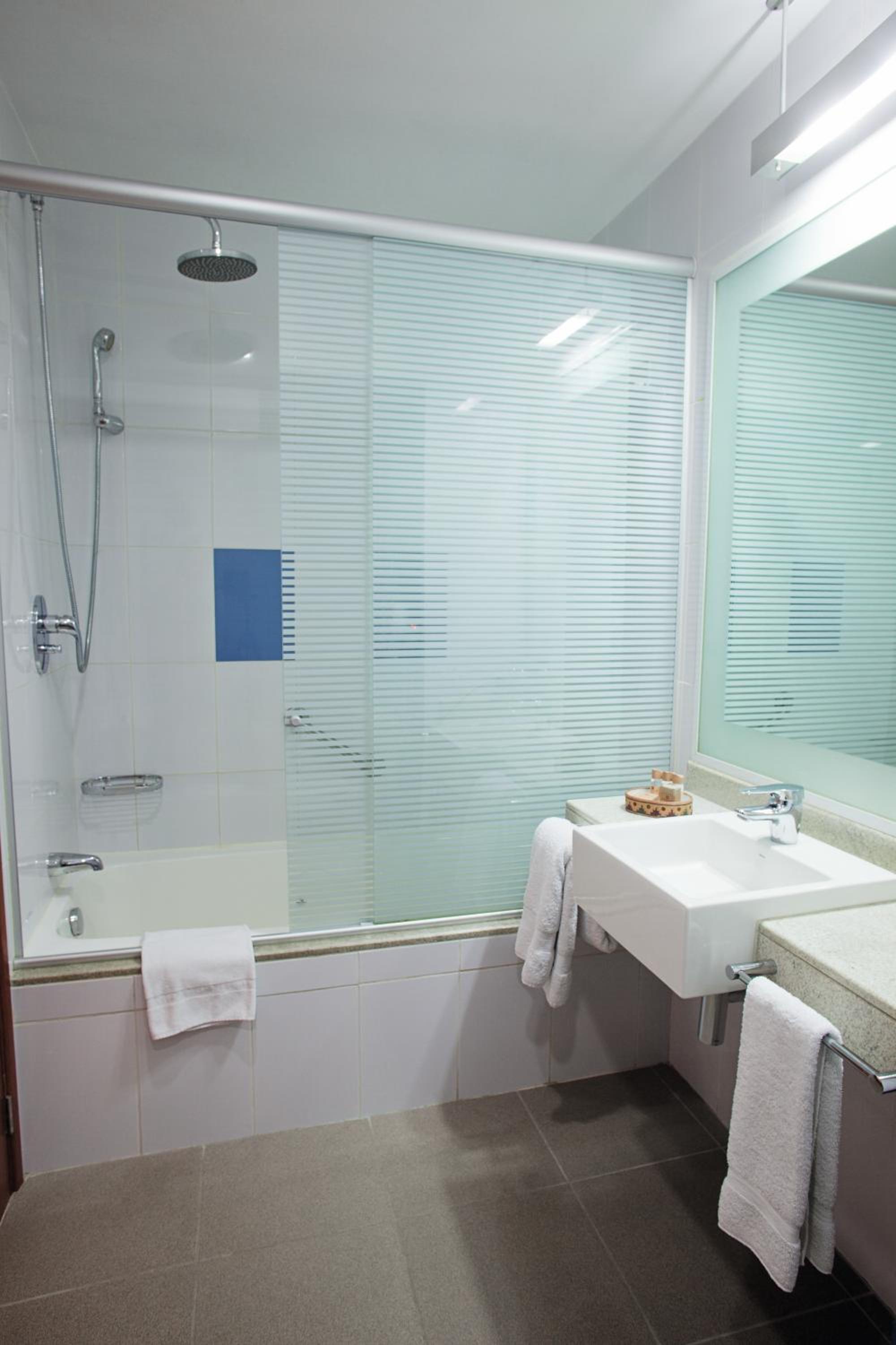 Standard Twin Room - Photo 4