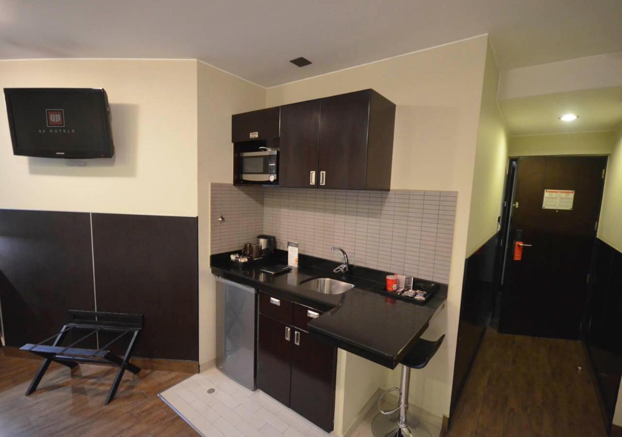 Deluxe Queen Suite - Photo 7