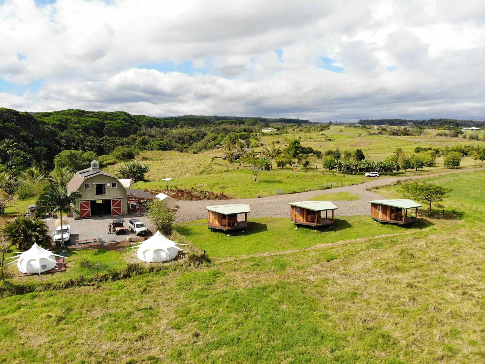 Oceanview Cabin - Limited Electricity / Shared Bathroom