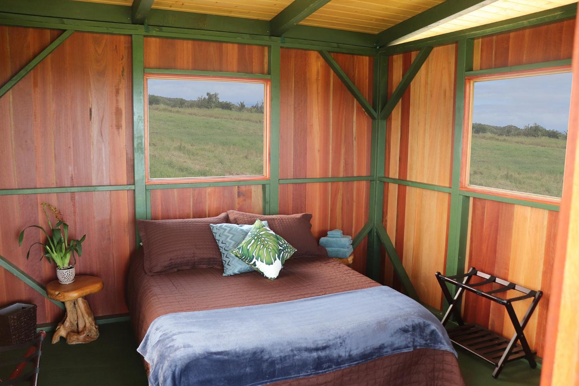 5 Cabins (Limited Electricity), Shared Bathrooms / Kitchen / Living Room photo 2