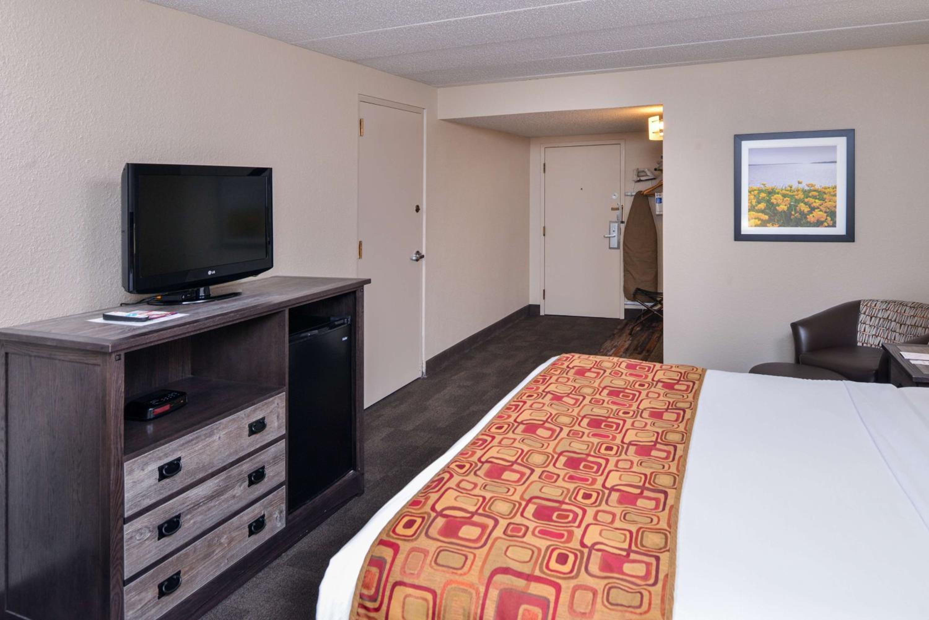 King Room - Non Smoking - Photo 3