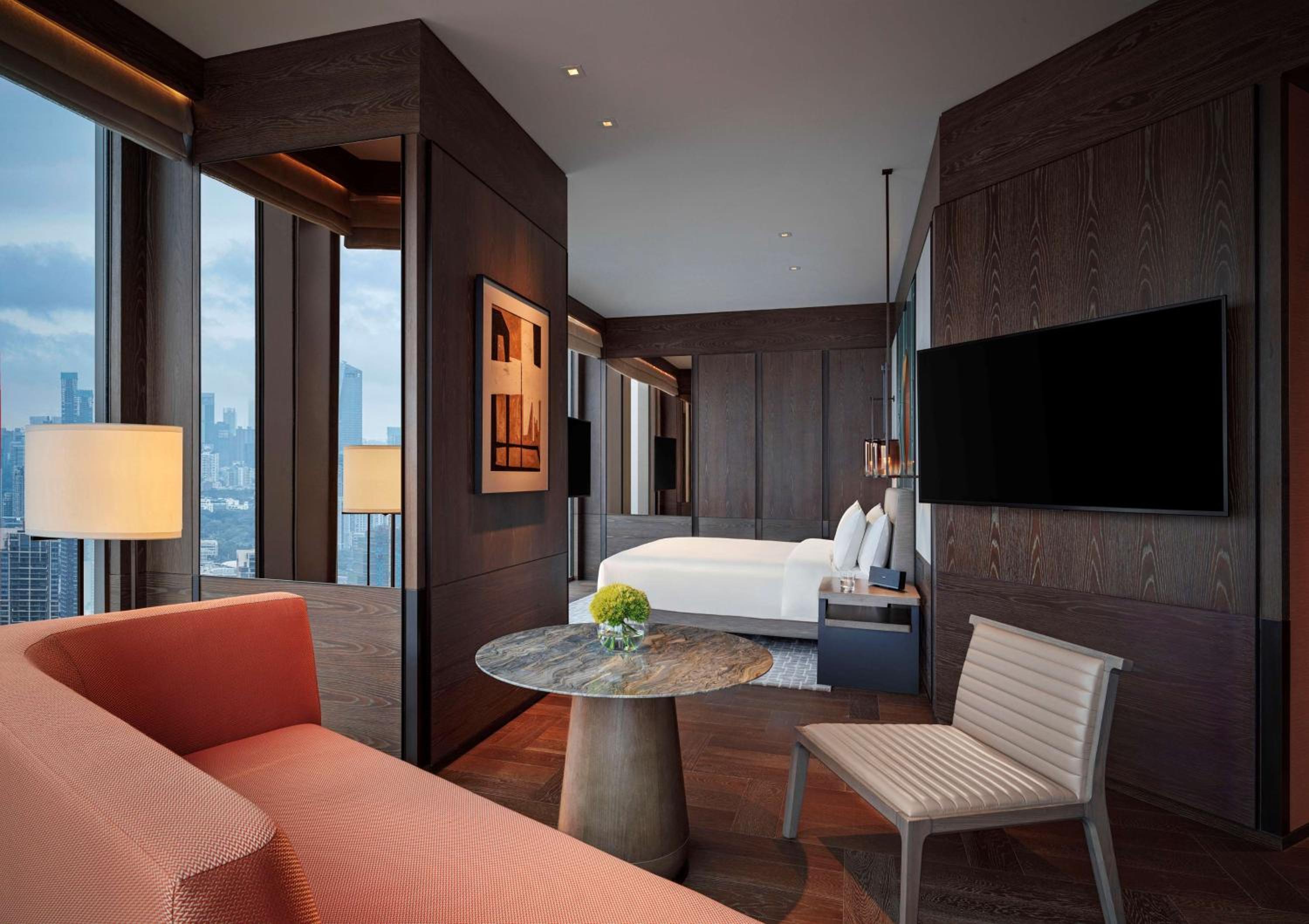 Deluxe King Room with Skyline View - Photo 2