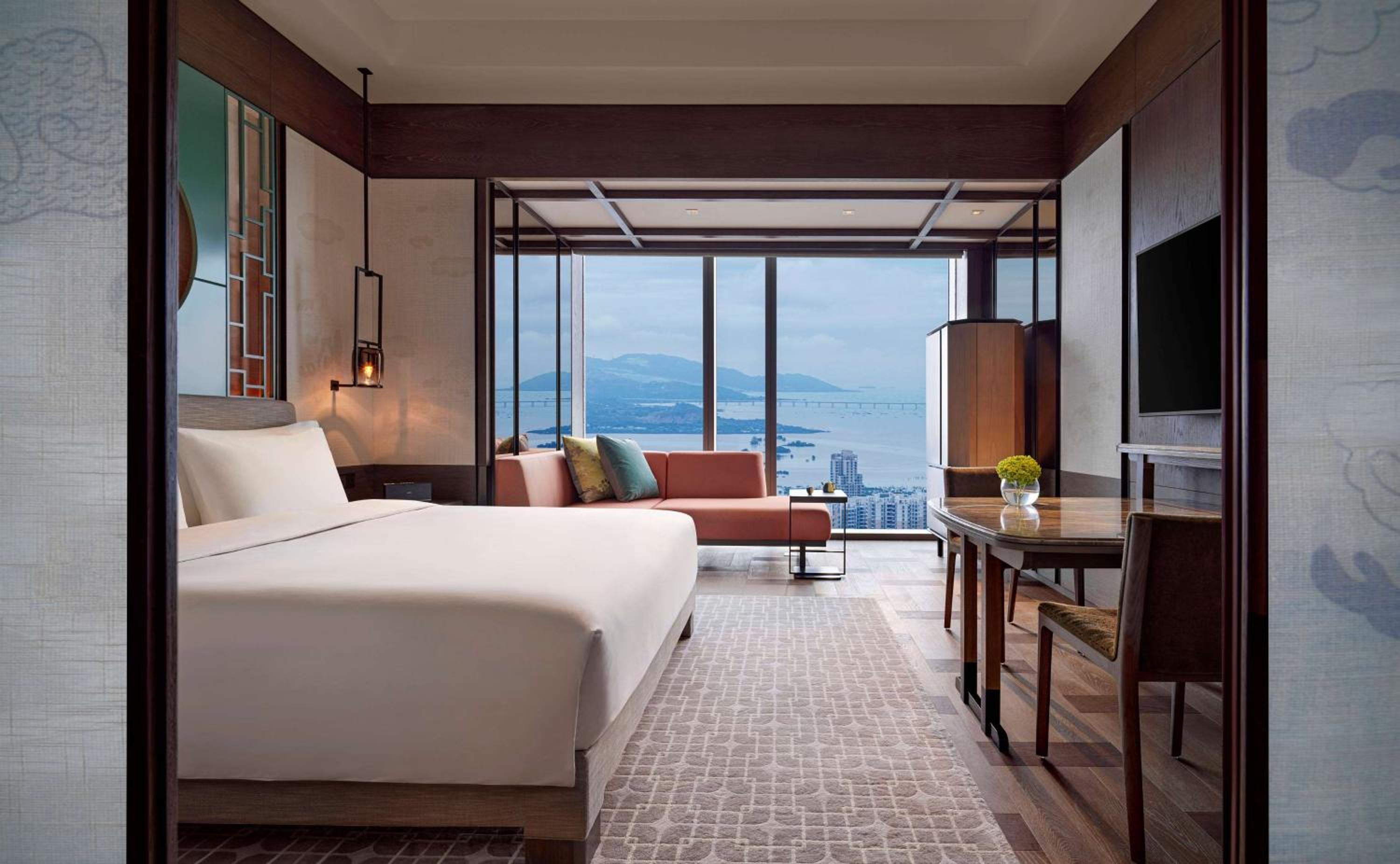King Room with Skyline View  - Photo 4