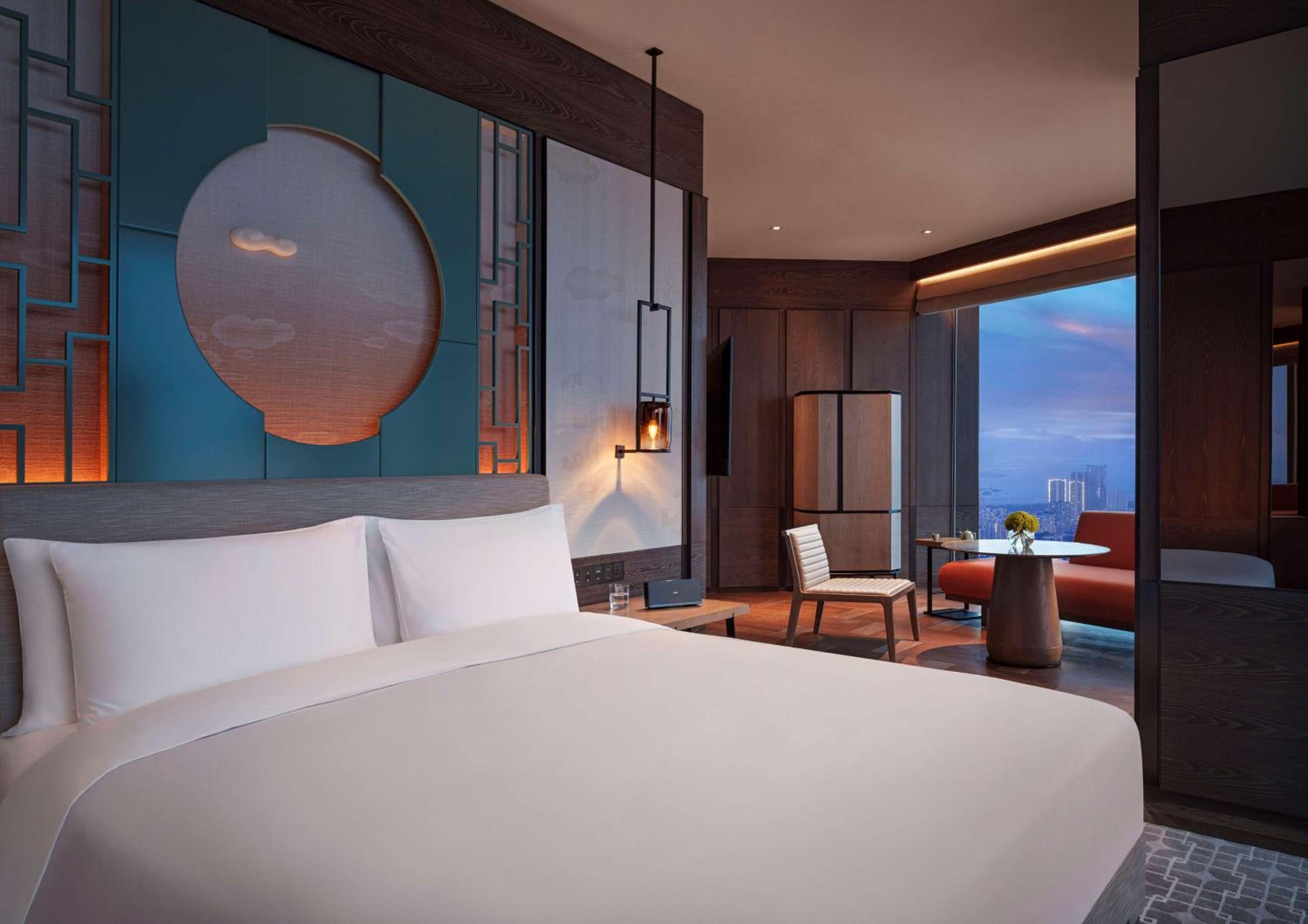 Deluxe King Room with Skyline View - Photo 1