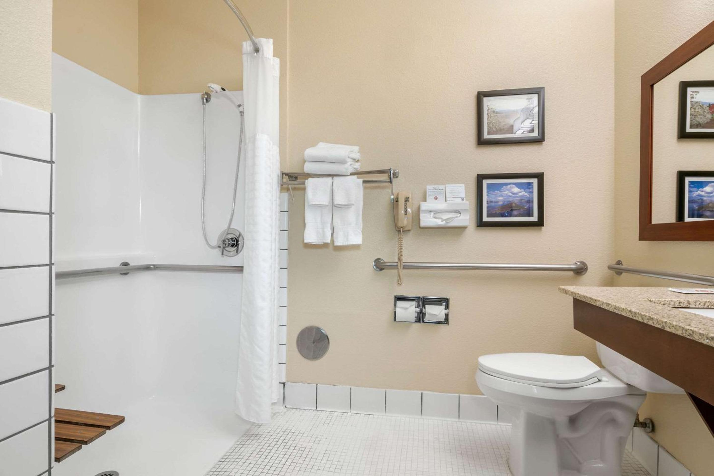King Room - Accessible/Non-Smoking - Photo 4
