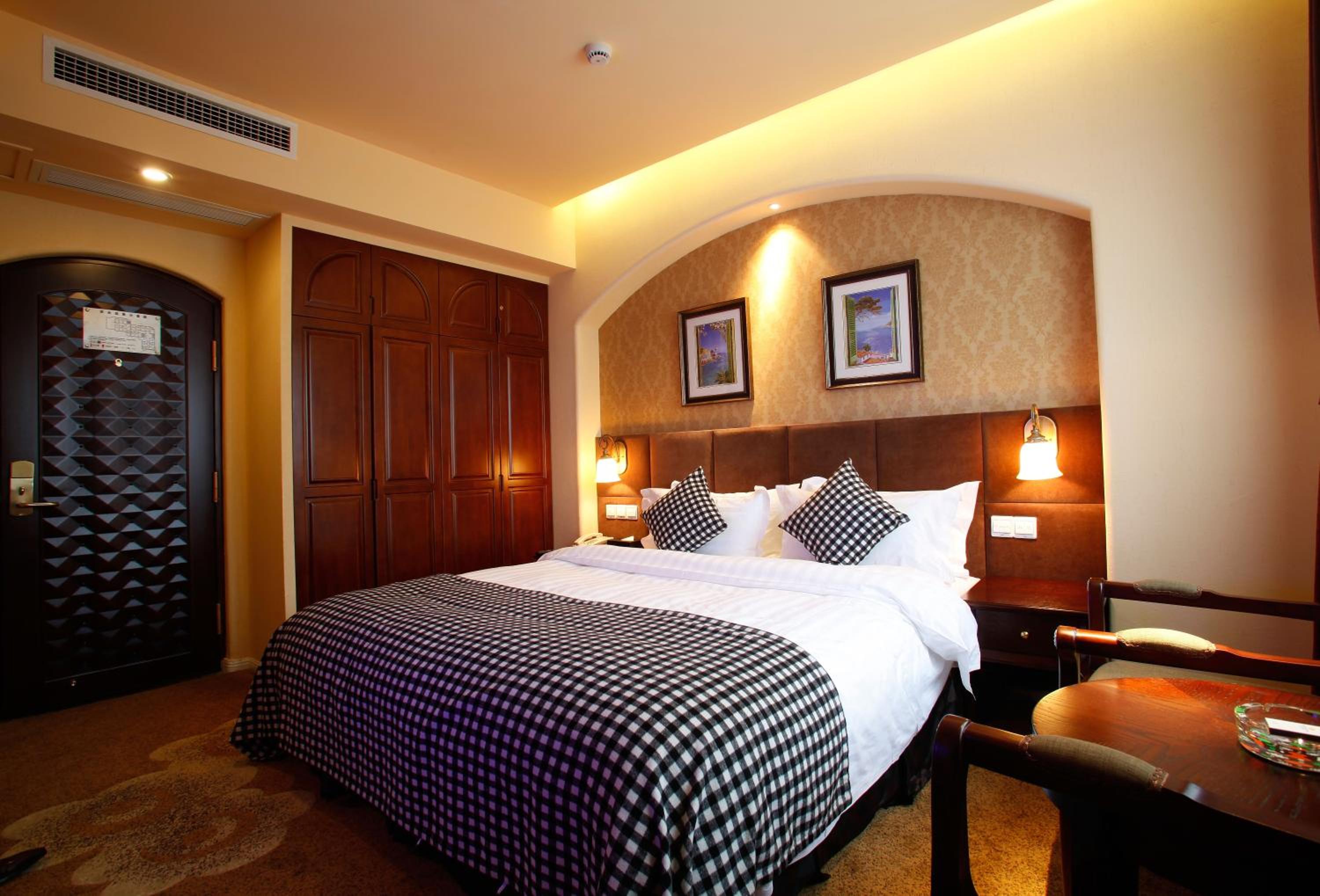 Deluxe Double Room with Free Room Upgrade to next Room Category