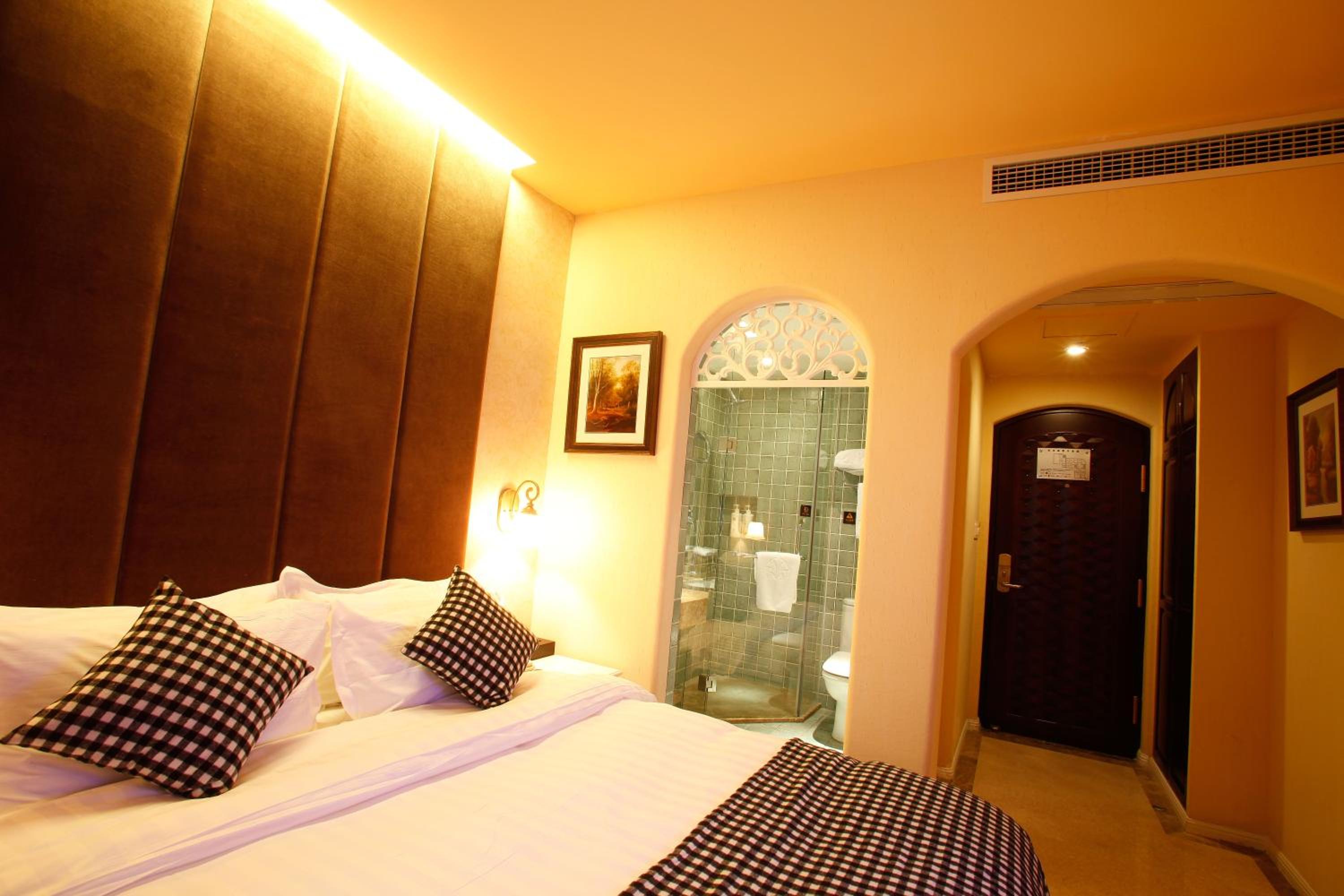 Comfort Double Room with Free Room Upgrade to next Room Category