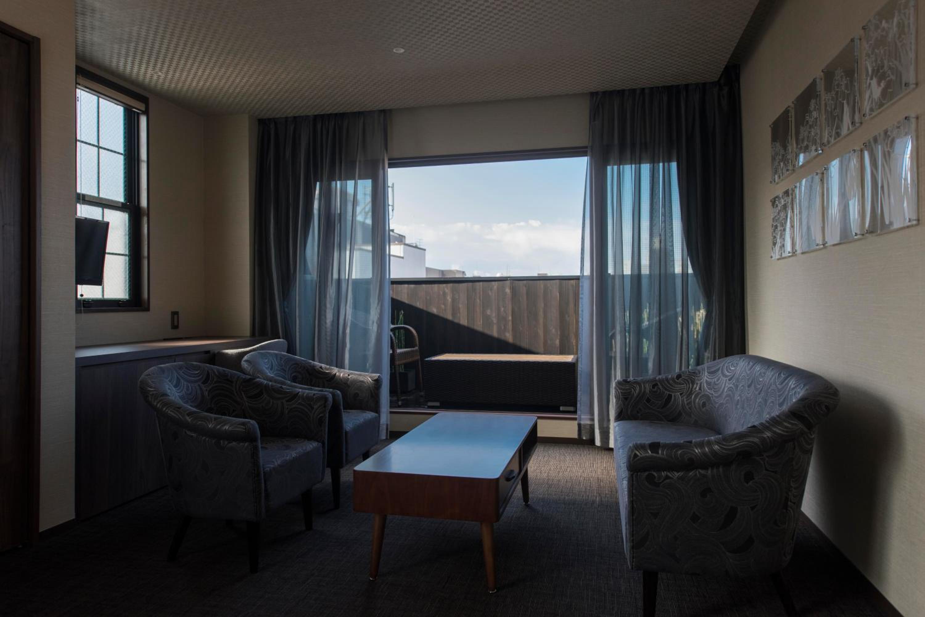 Twin Room with Balcony - Photo 4