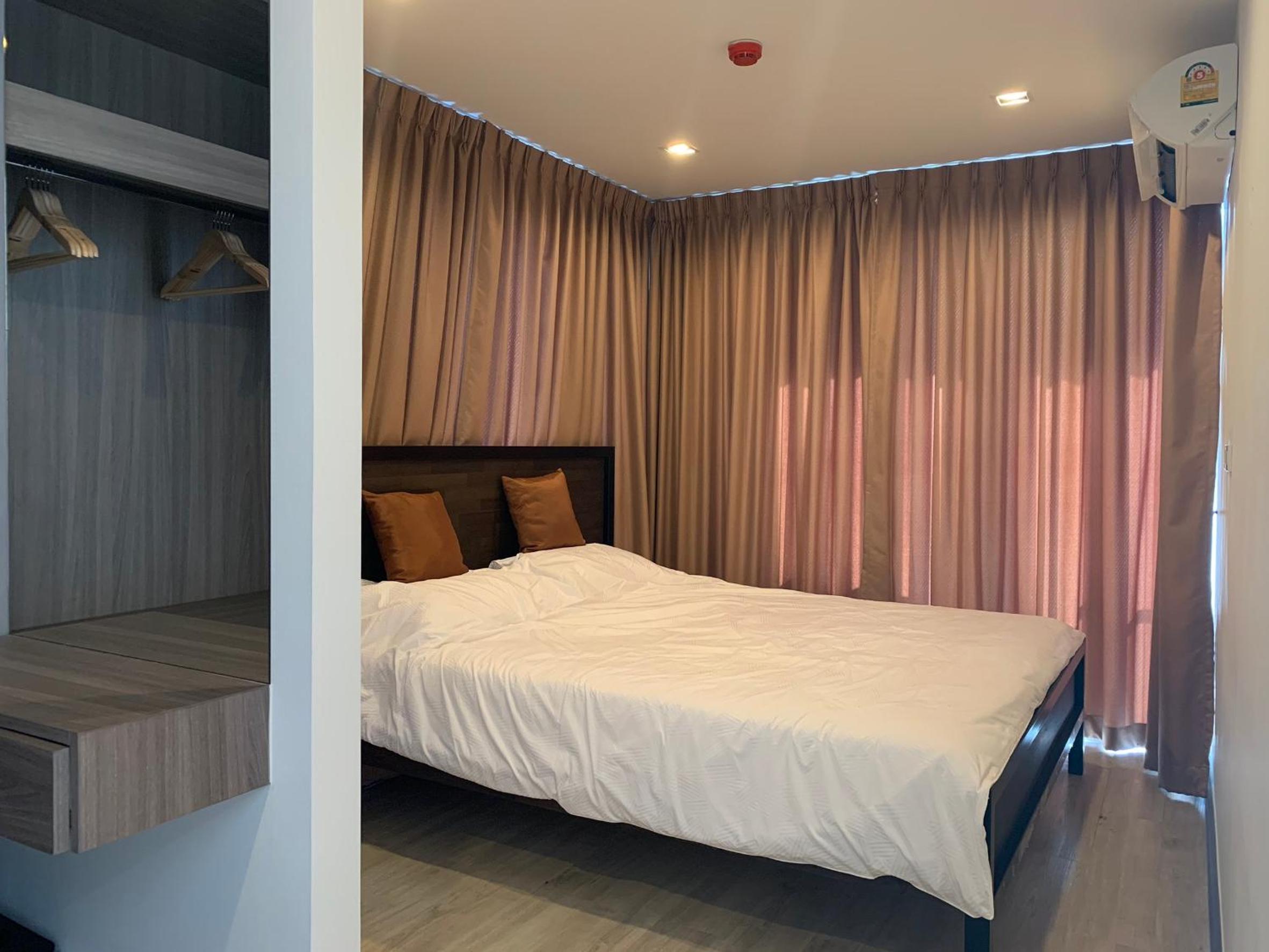 One-Bedroom Apartment - Photo 13