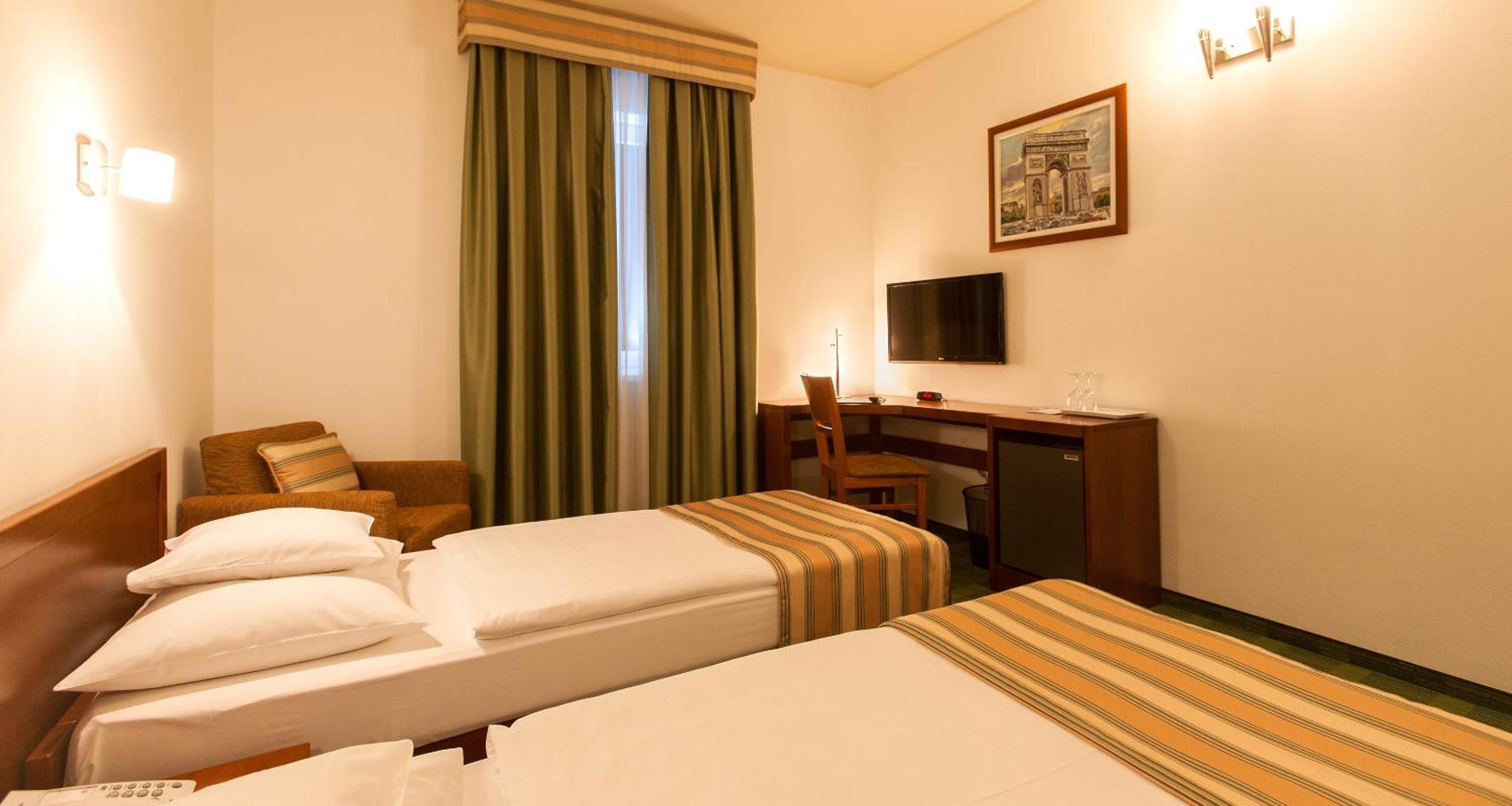 Comfort Twin Room - Photo 2