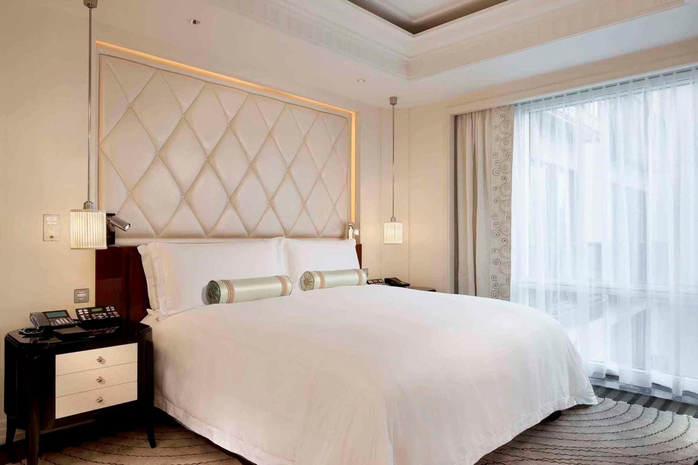 Executive Suite - Photo 1