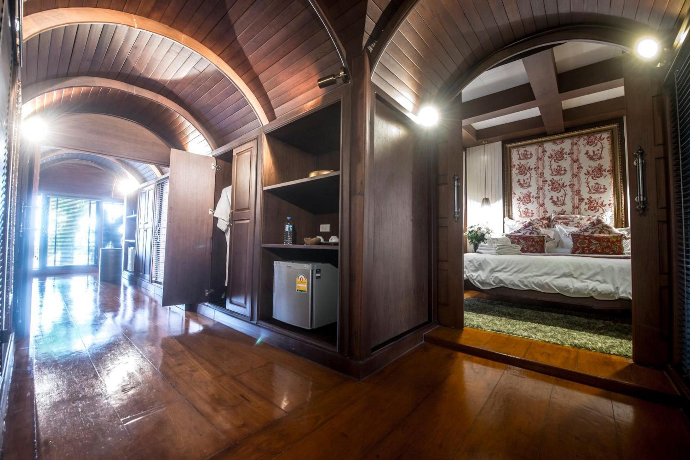 Three-Bedroom Villa - Photo 6