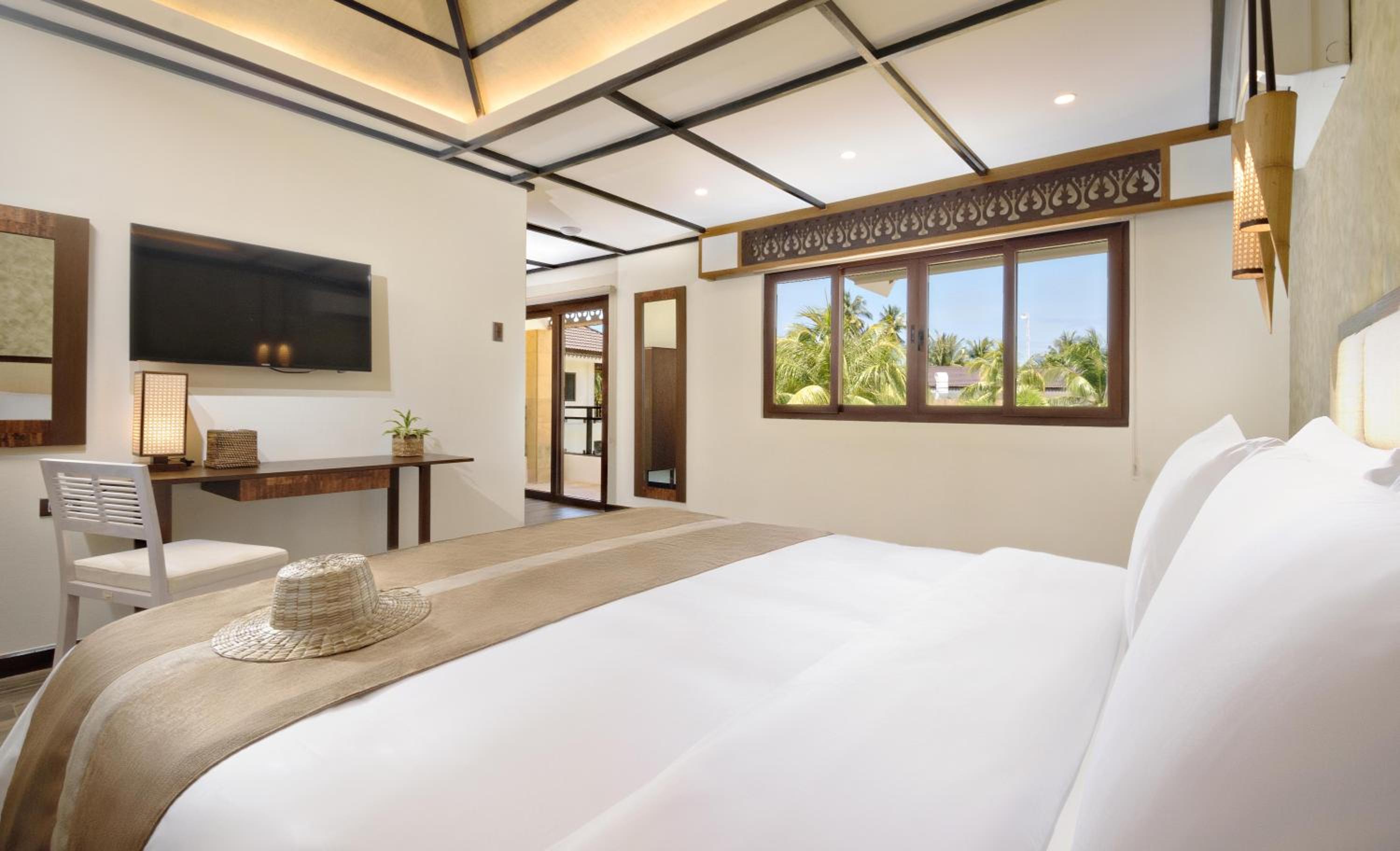 Suite - Photo 1