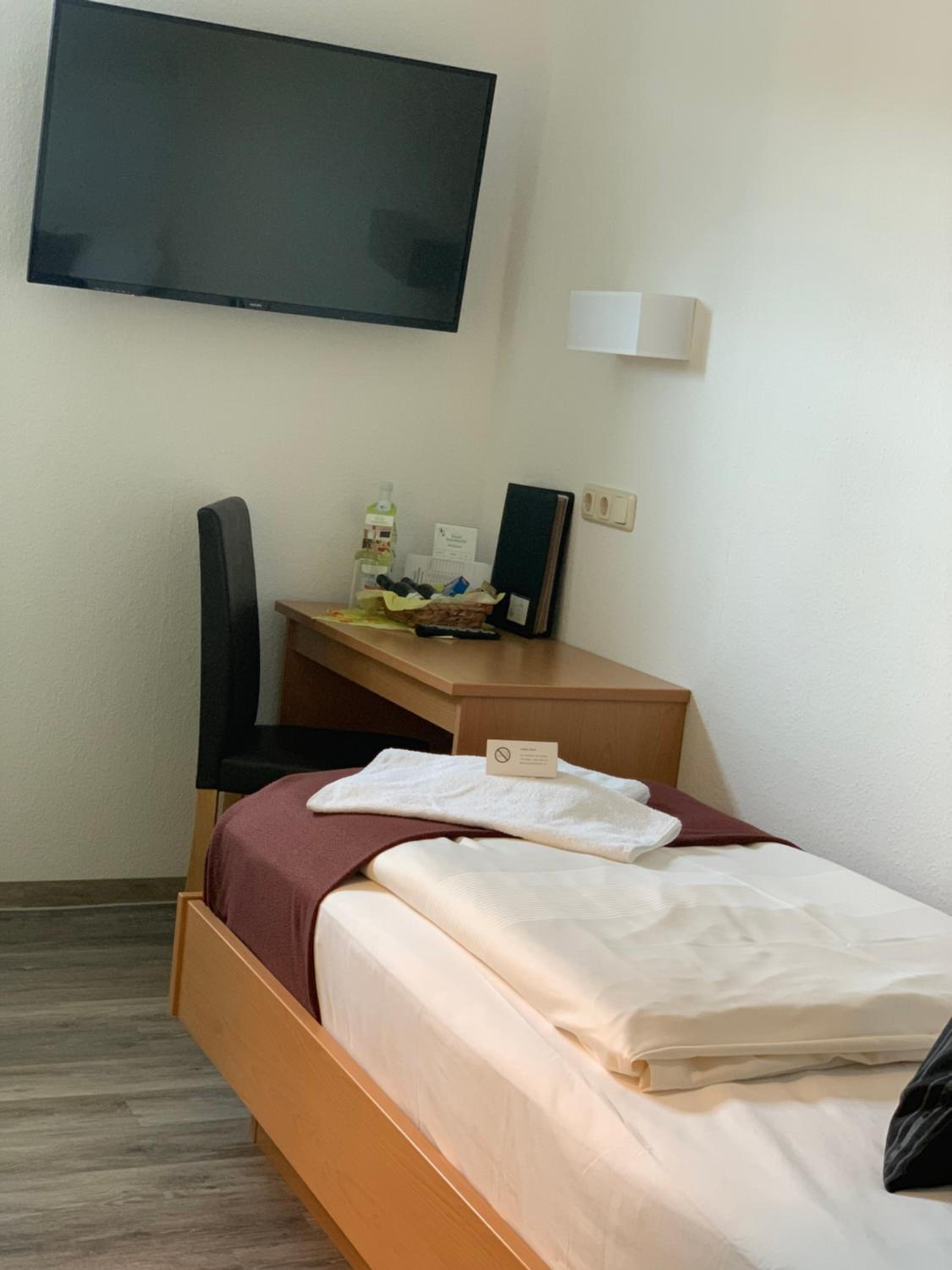 Single Room with Bathroom photo 3