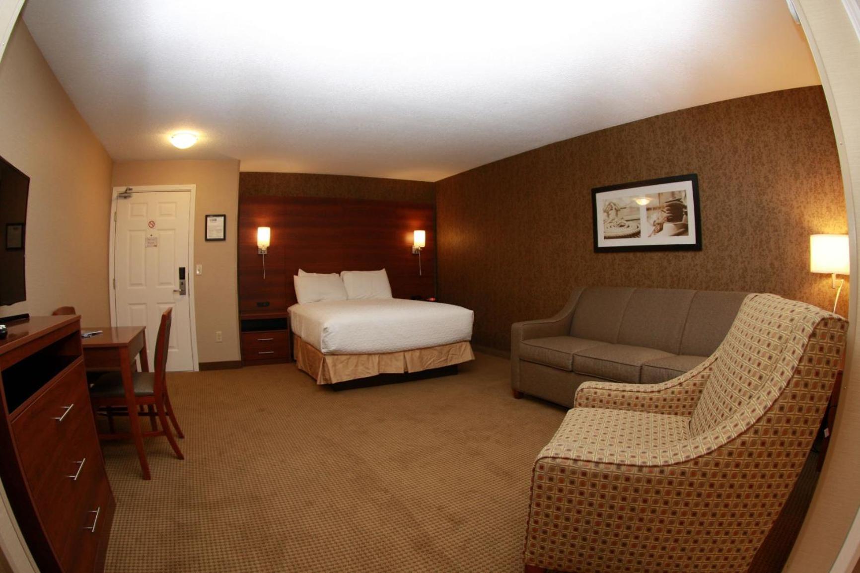 Two-Bedroom Queen Suite photo 1