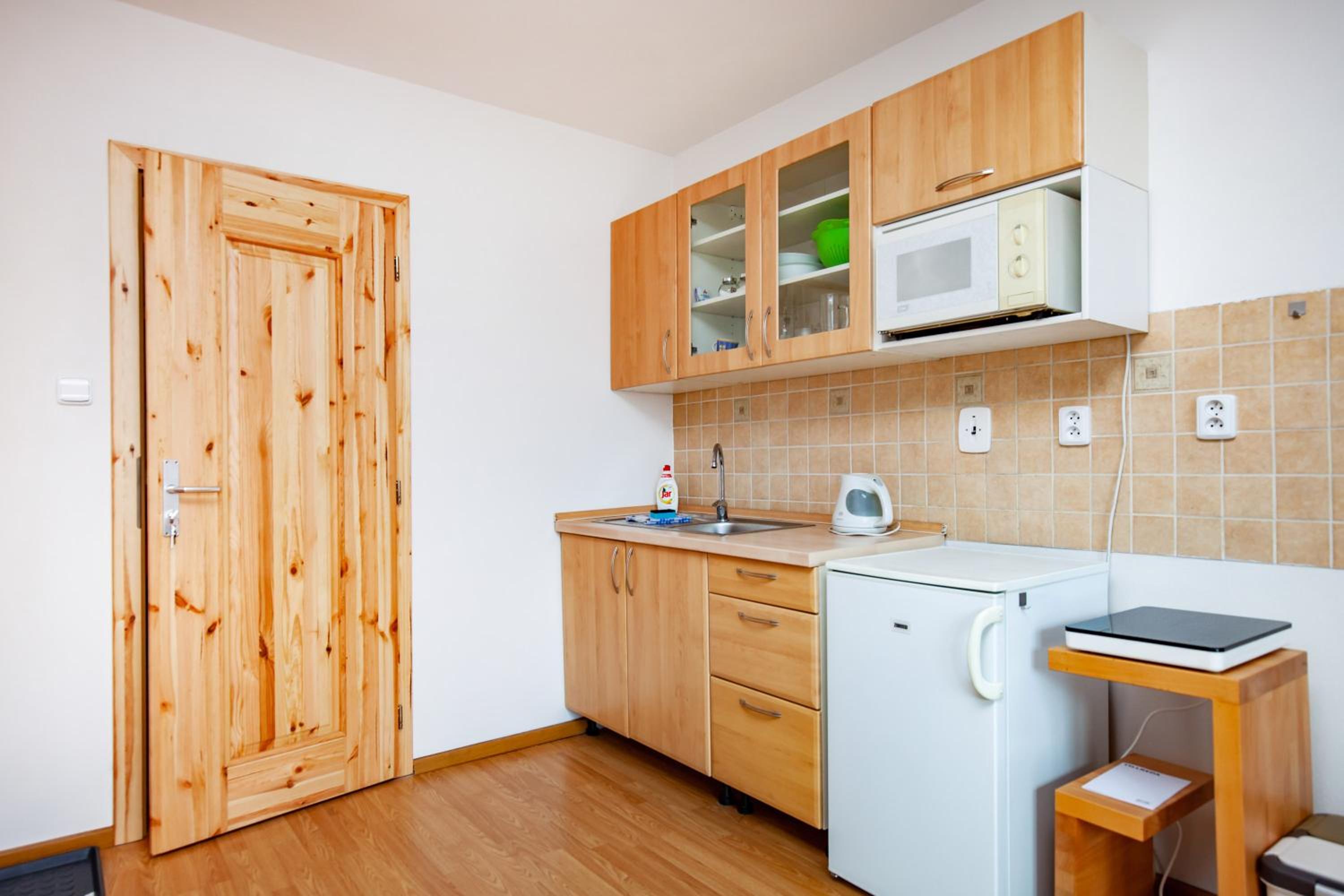 Double Room with Balcony - Photo 7