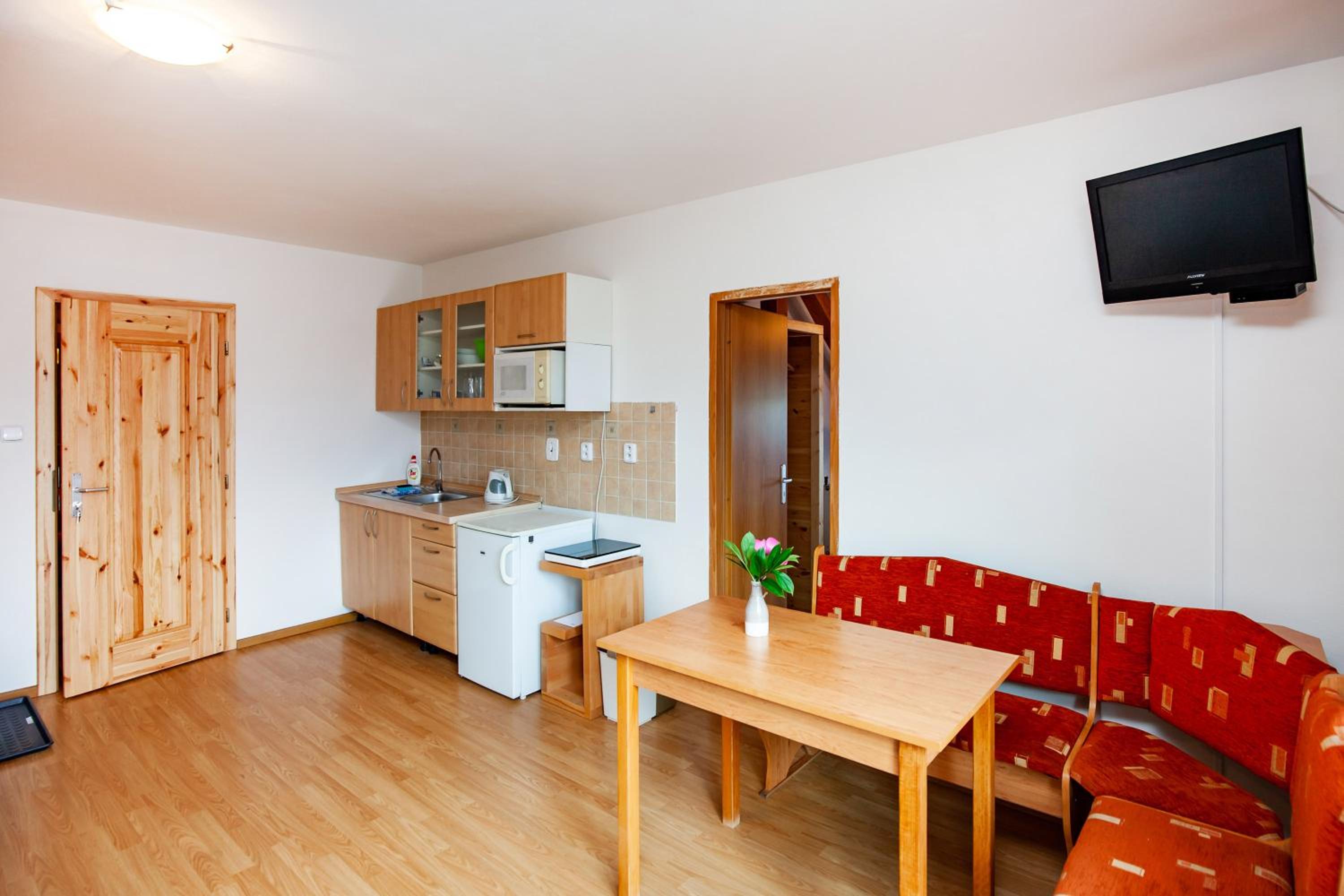 Double Room with Balcony - Photo 6