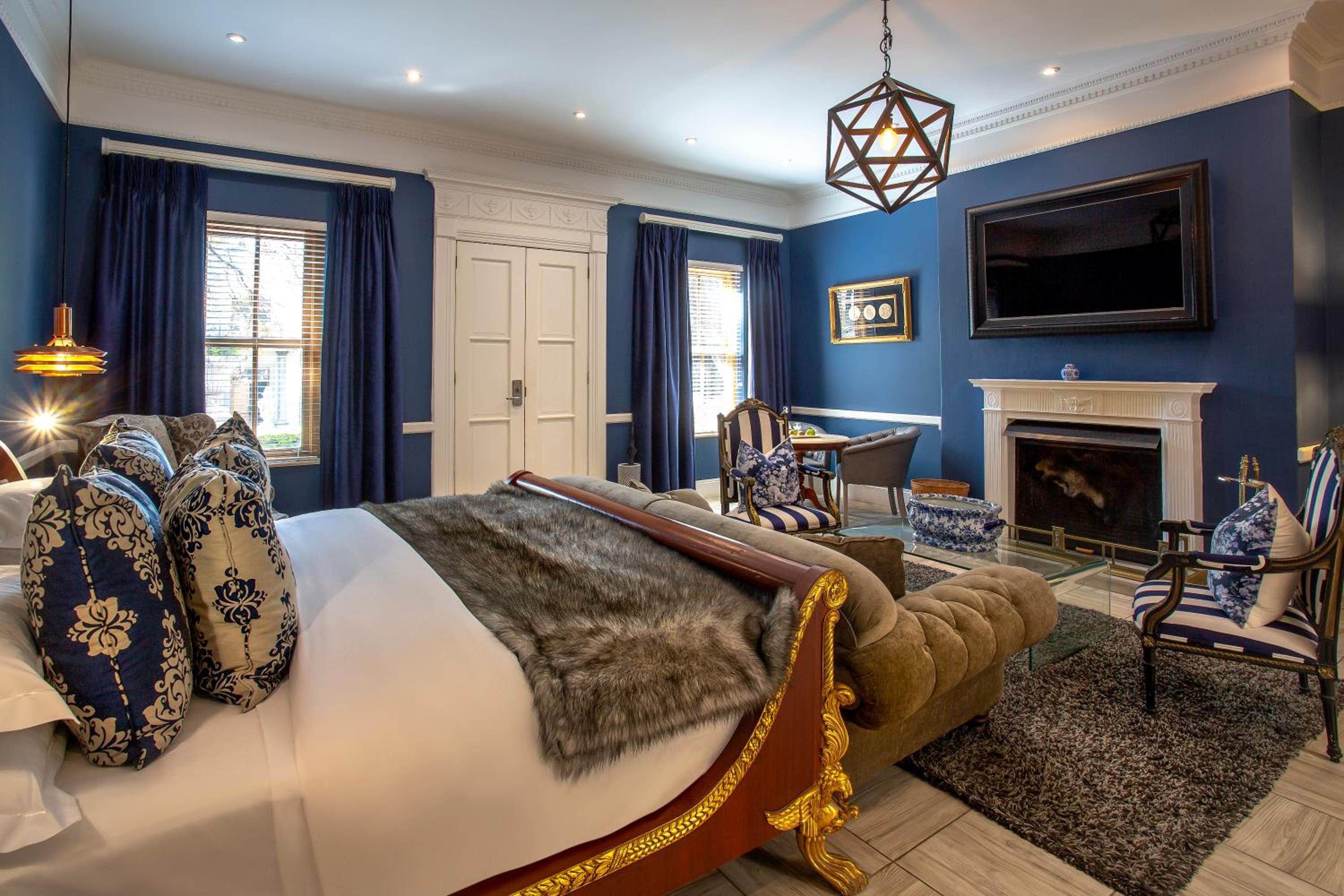 Courtyard Suites