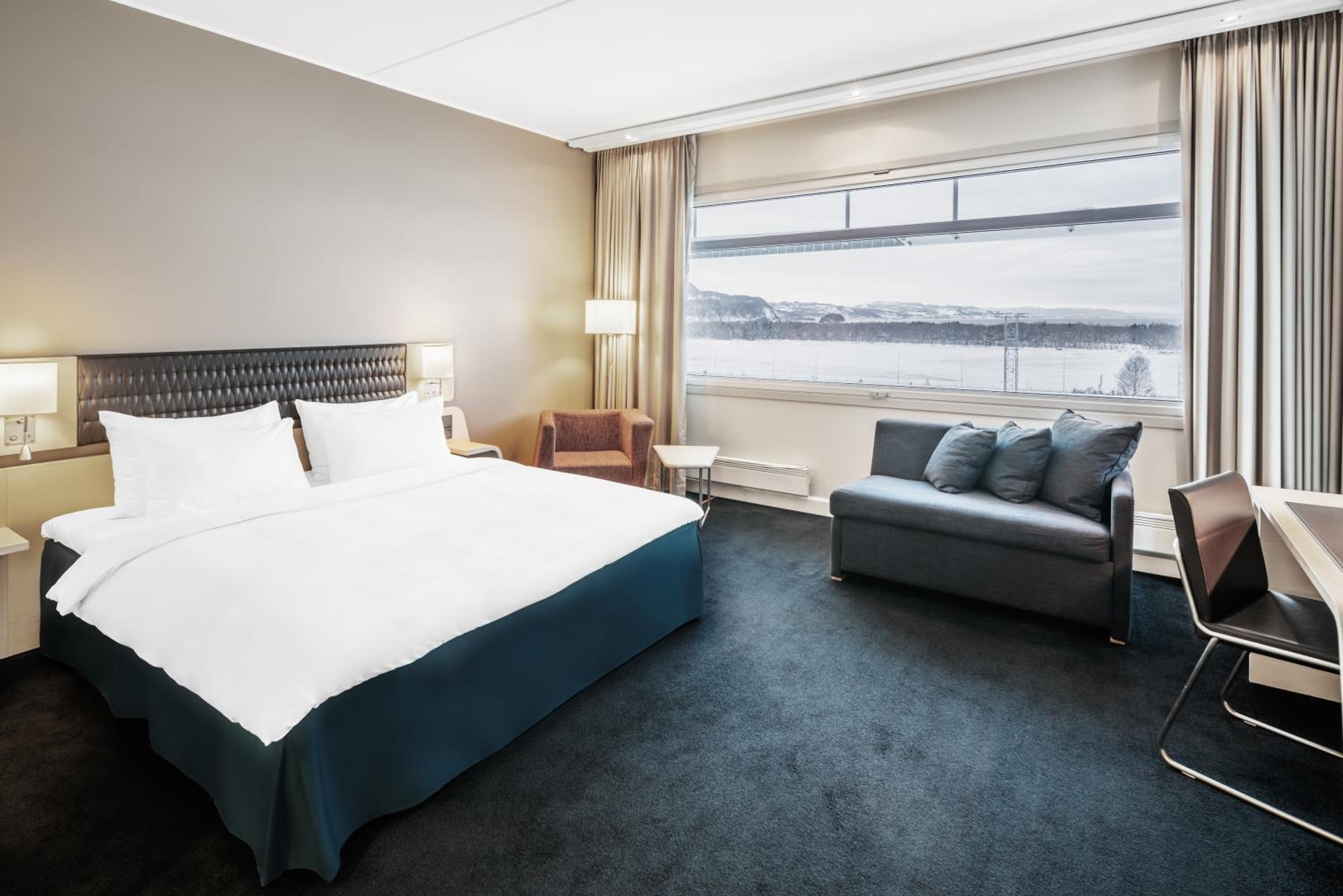 Premium Room with Fjord and Runway View - Photo 11