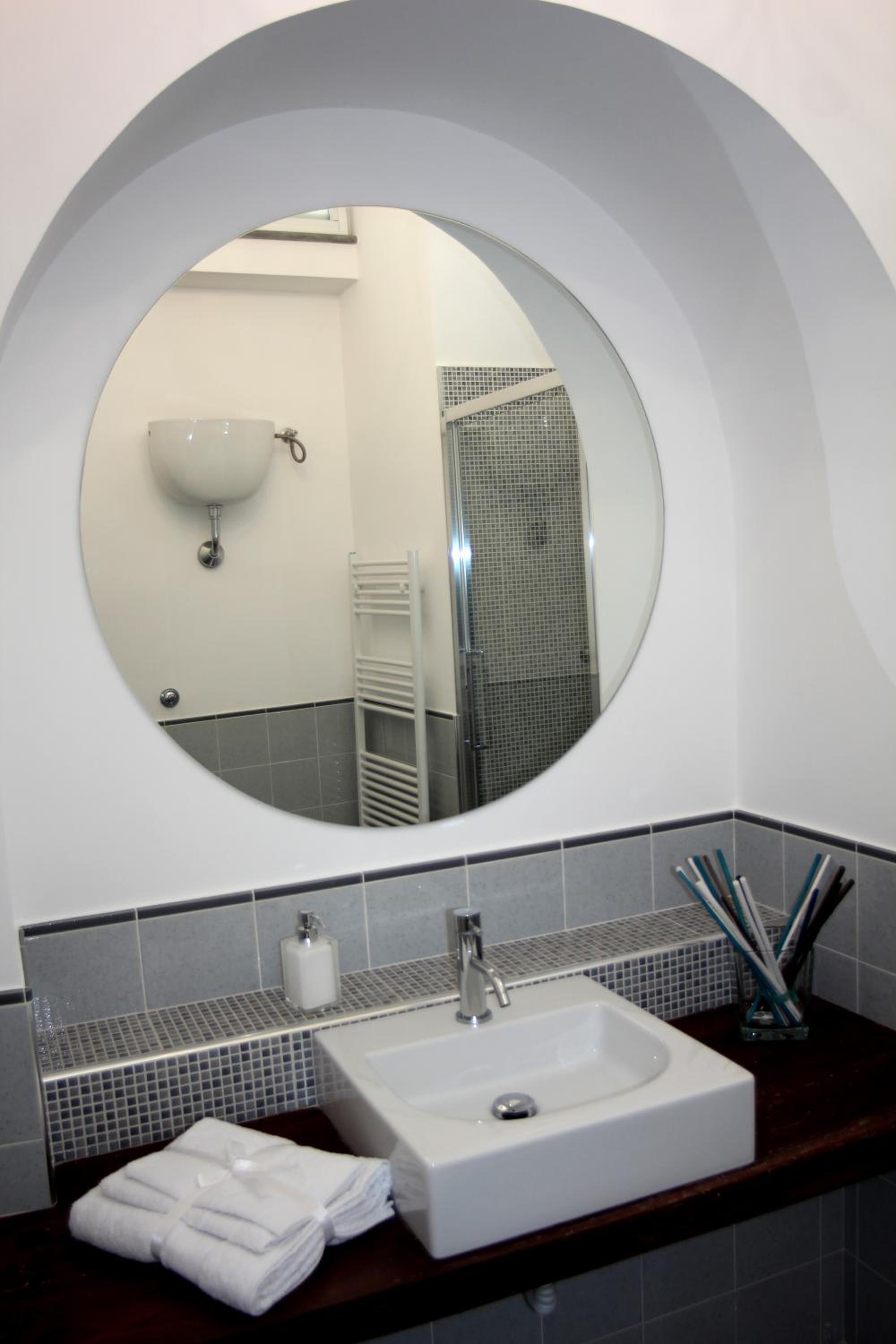 One-Bedroom House - Photo 24