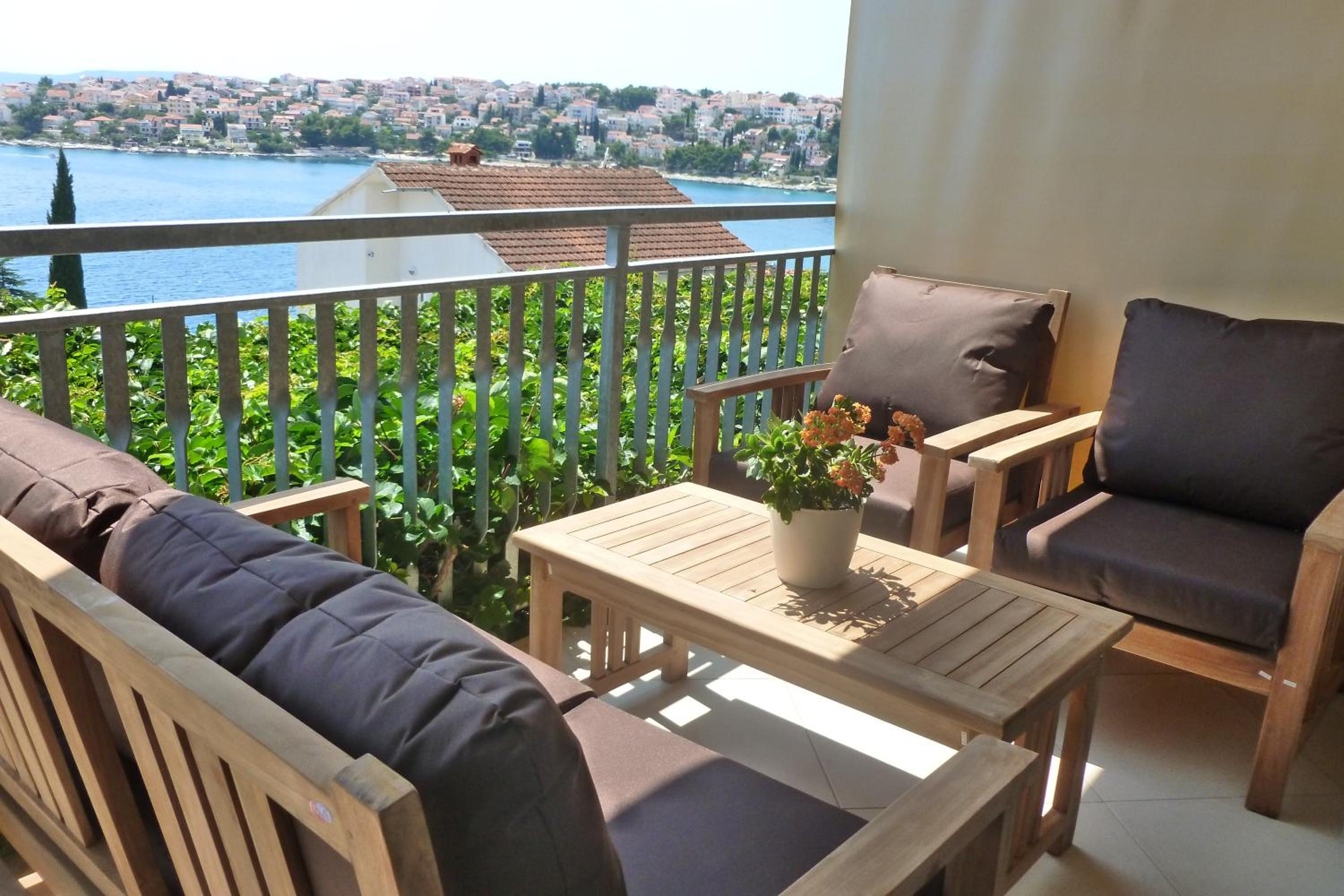 One-Bedroom Apartment with Balcony and Sea View (4 adults)