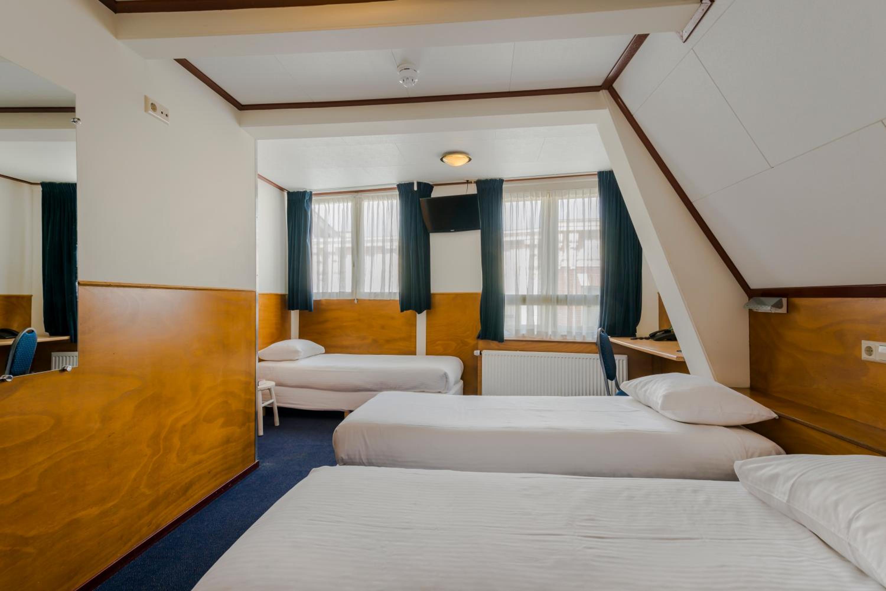 Triple Room with Bathroom