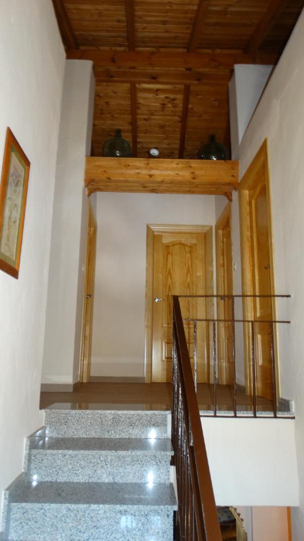 Five-Bedroom House photo 2