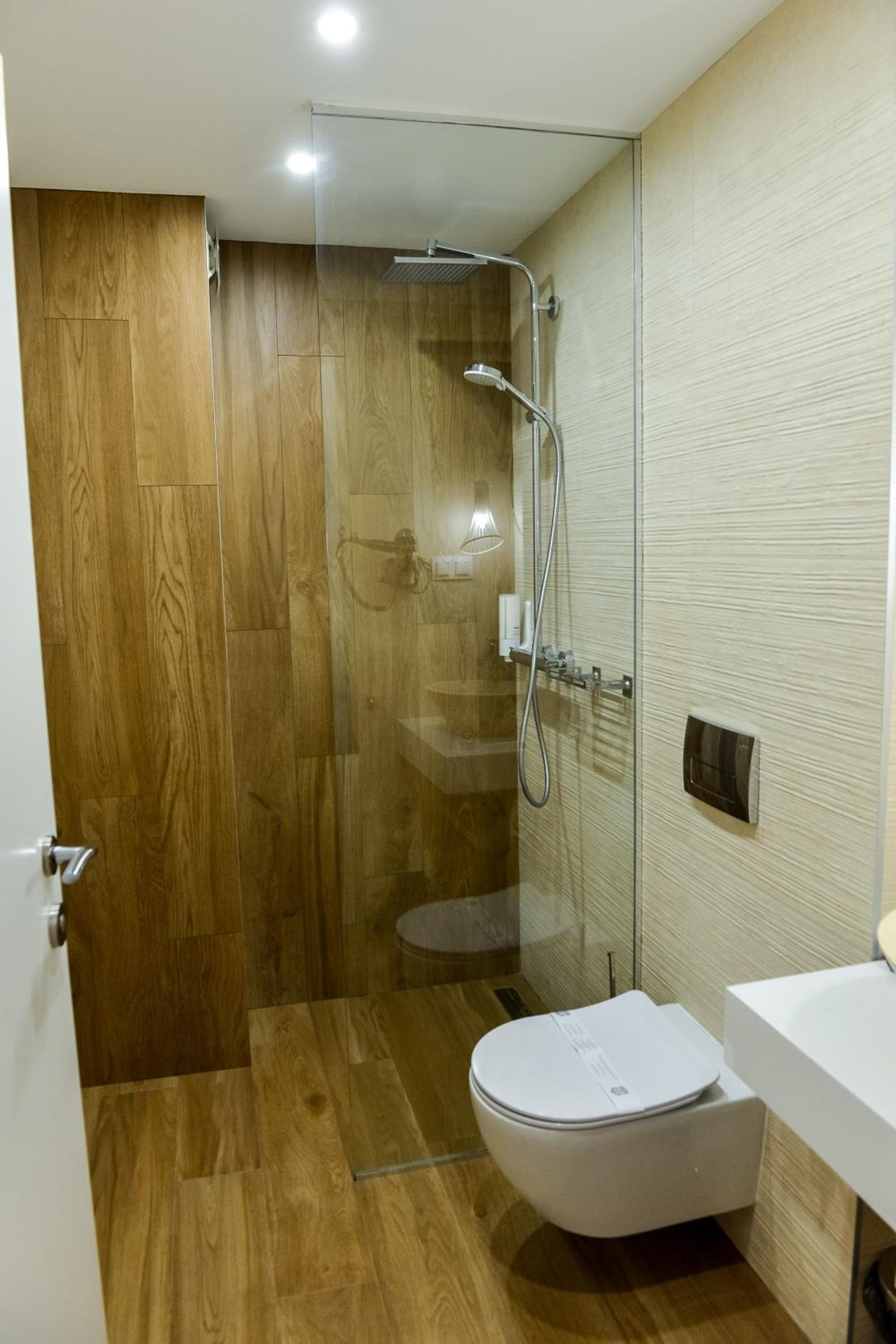 Executive Suite - Photo 6