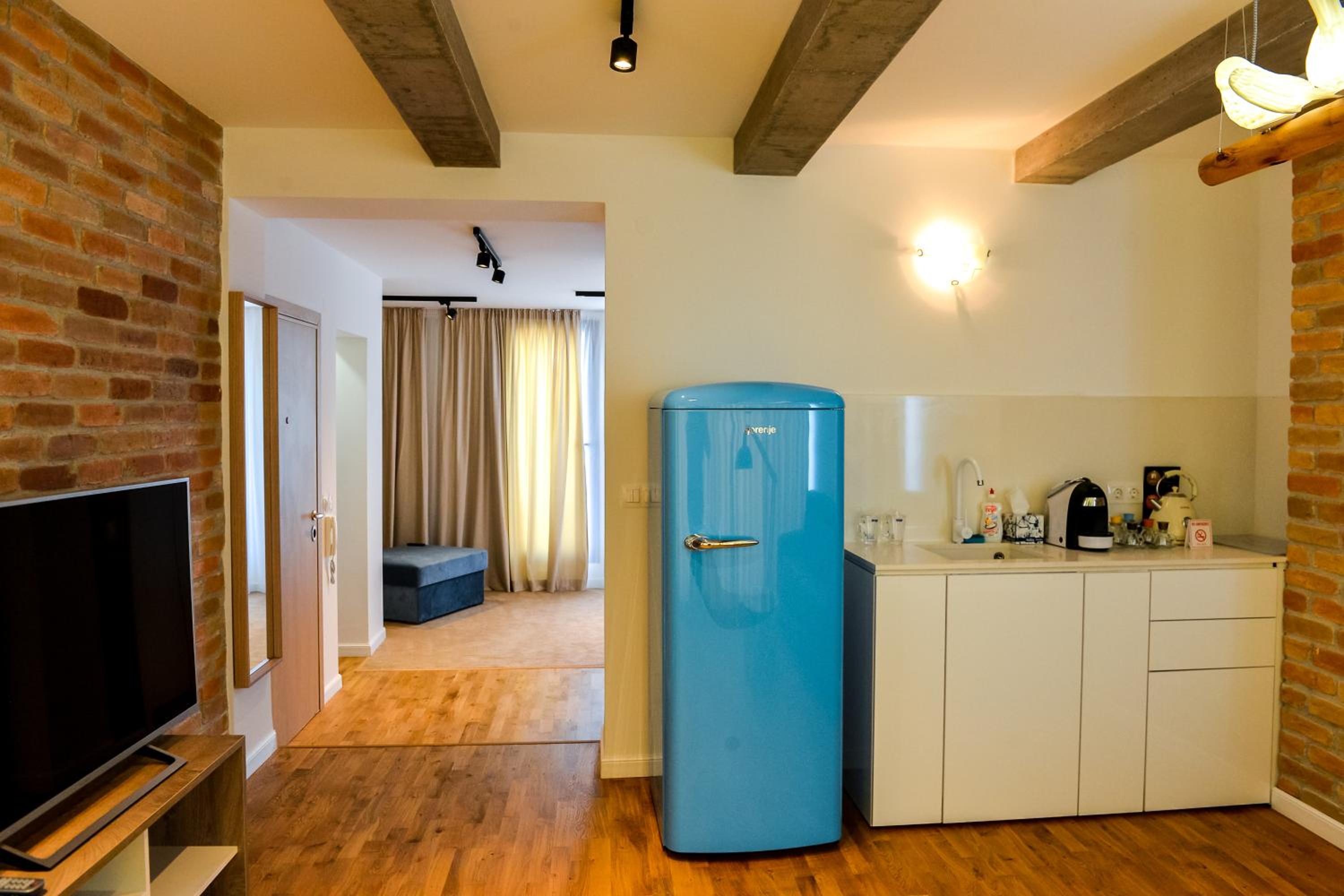 Executive Suite - Photo 4