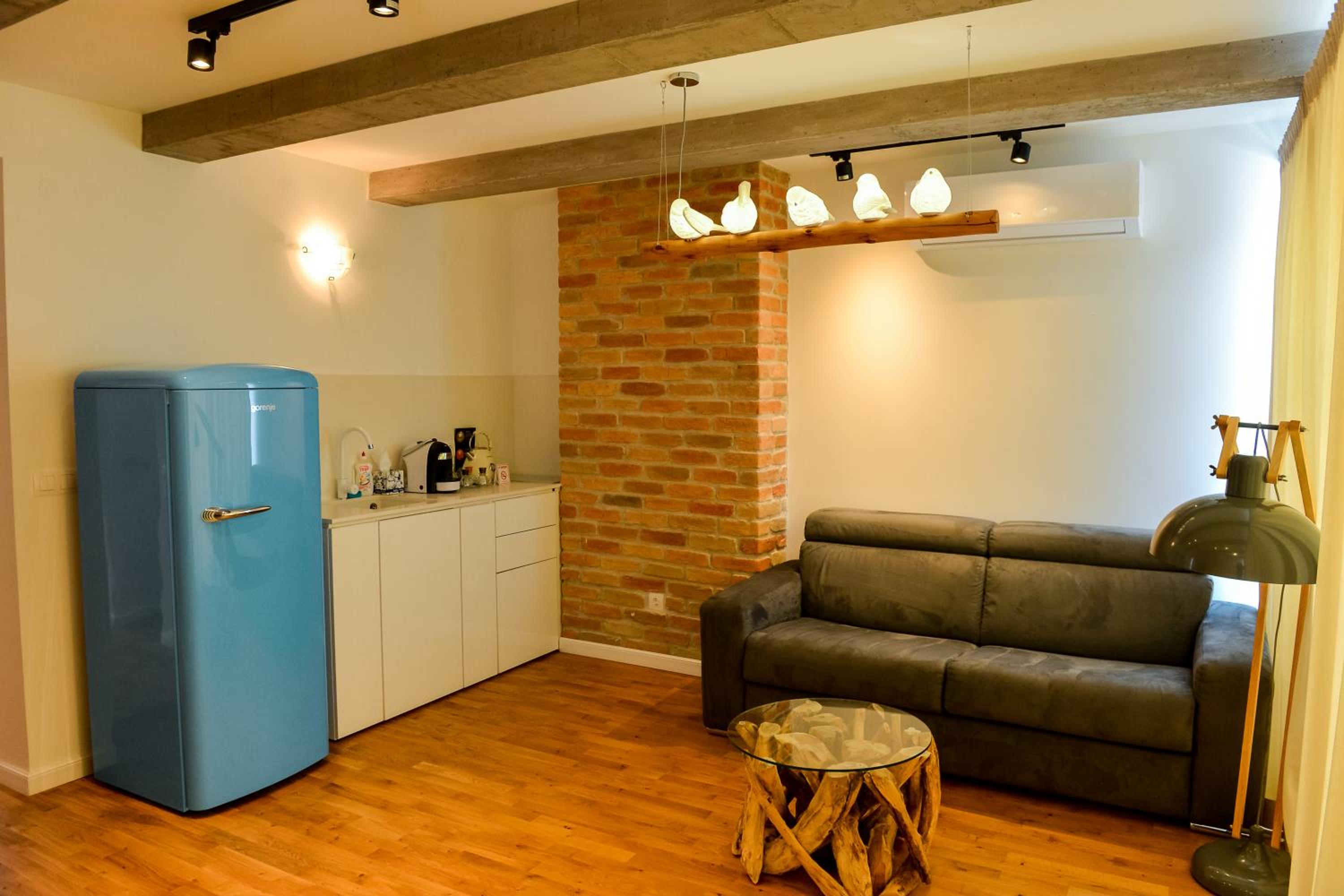 Executive Suite - Photo 5