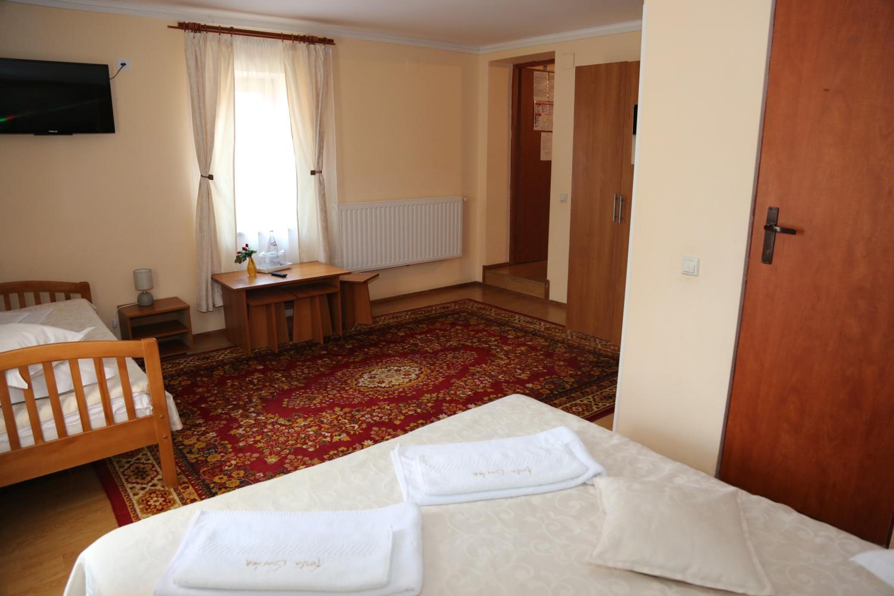 Triple Room - Photo 18