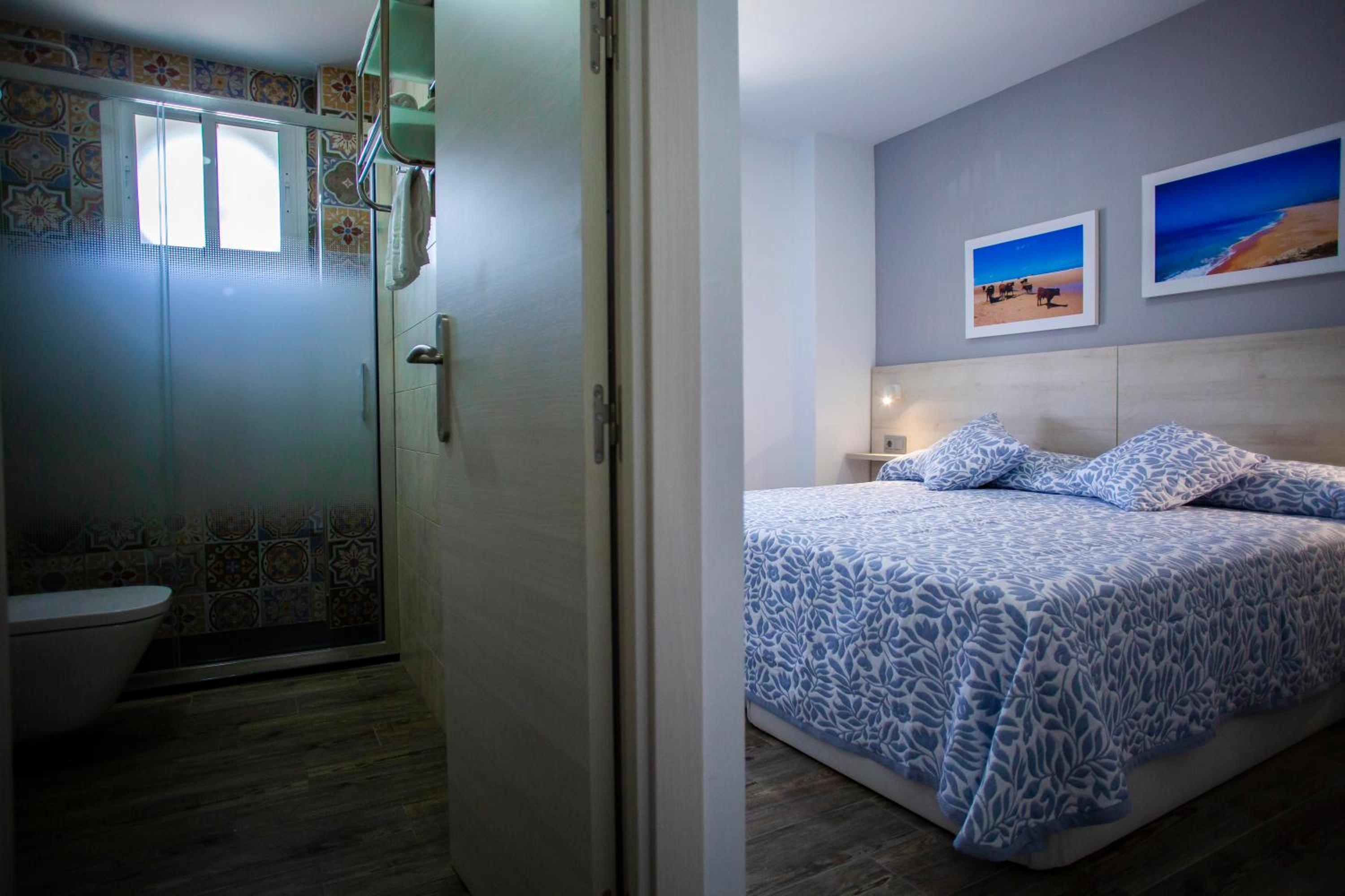 Double Room with Sea View - Photo 2