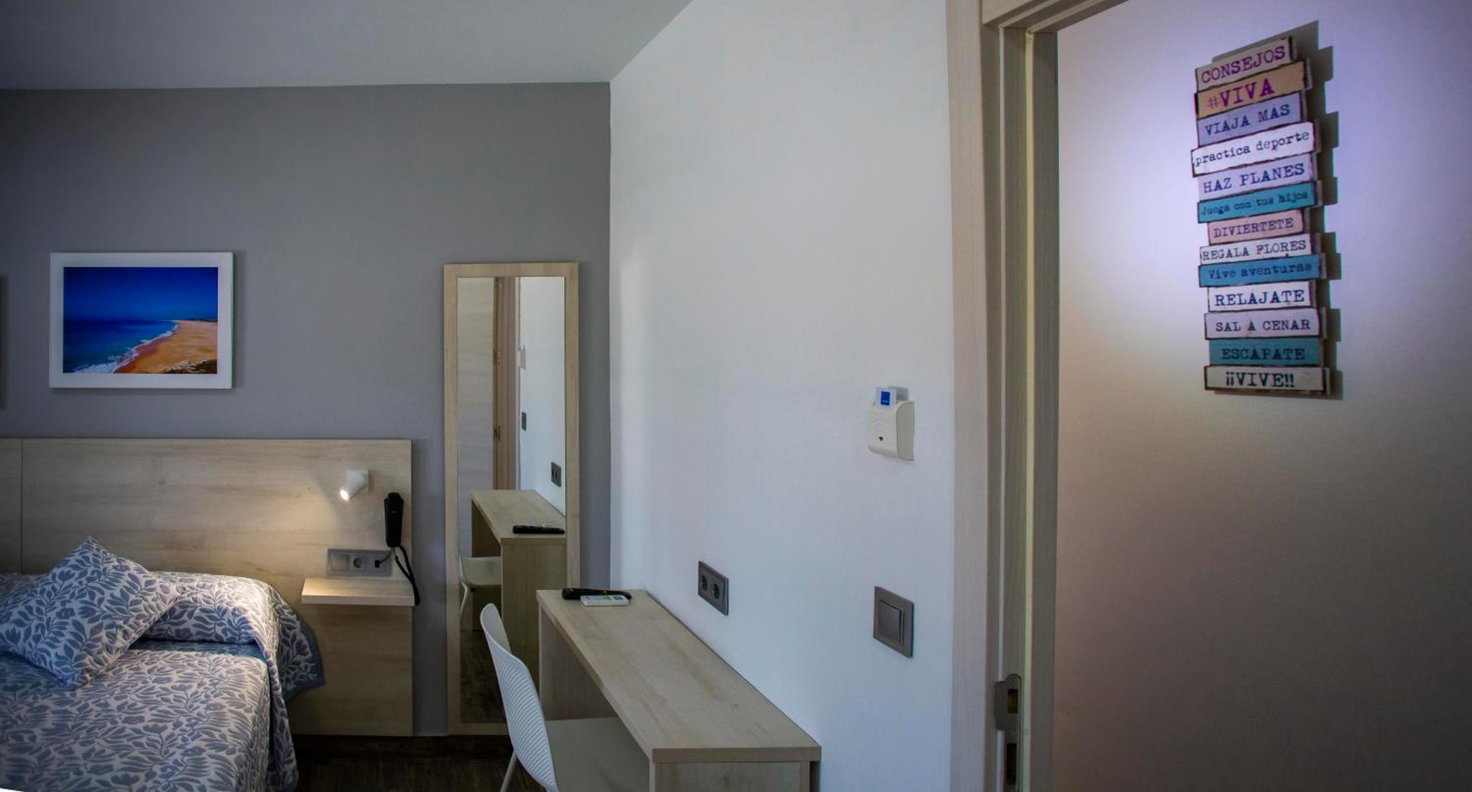 Double Room with Sea View - Photo 3