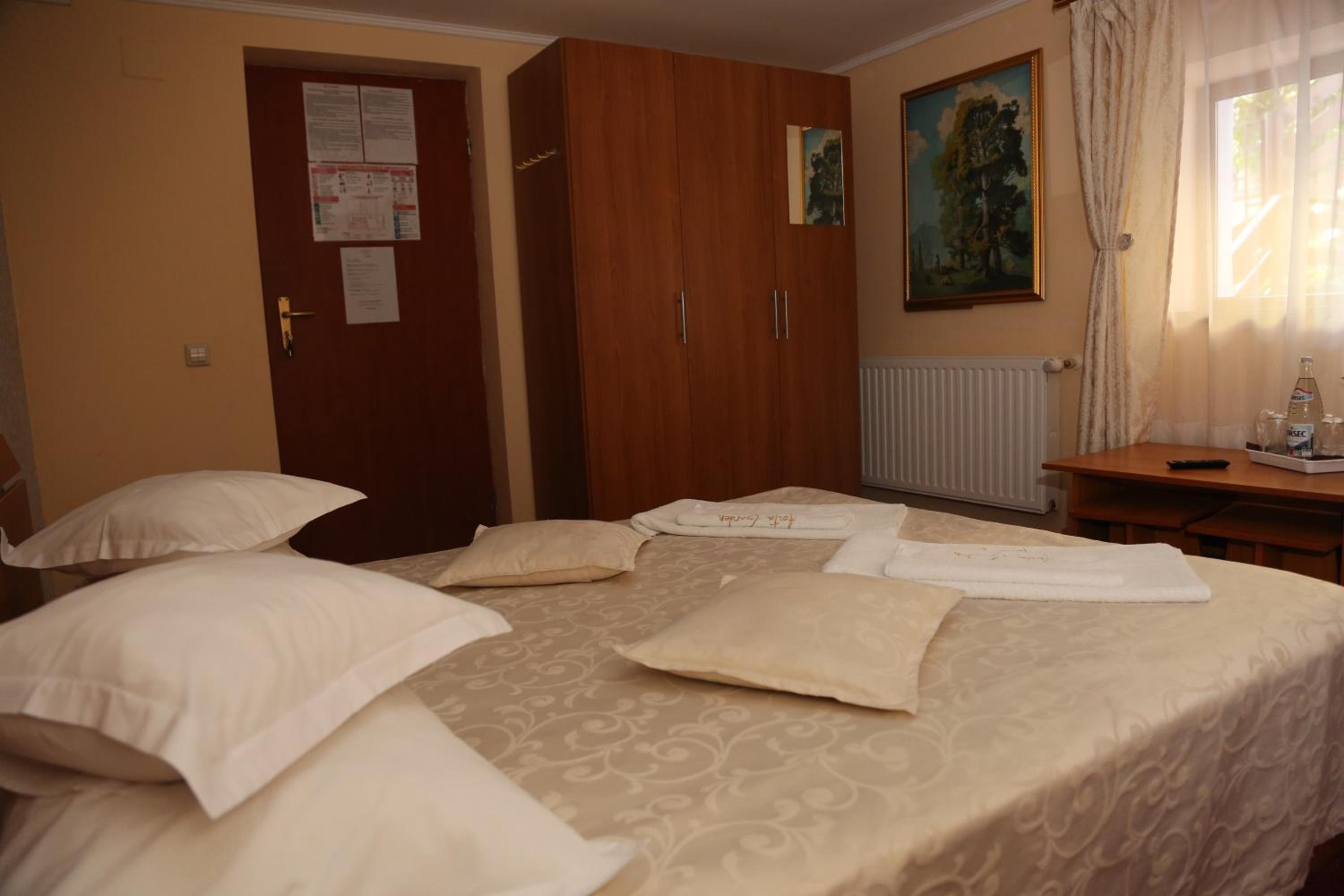 Double Room - Photo 28