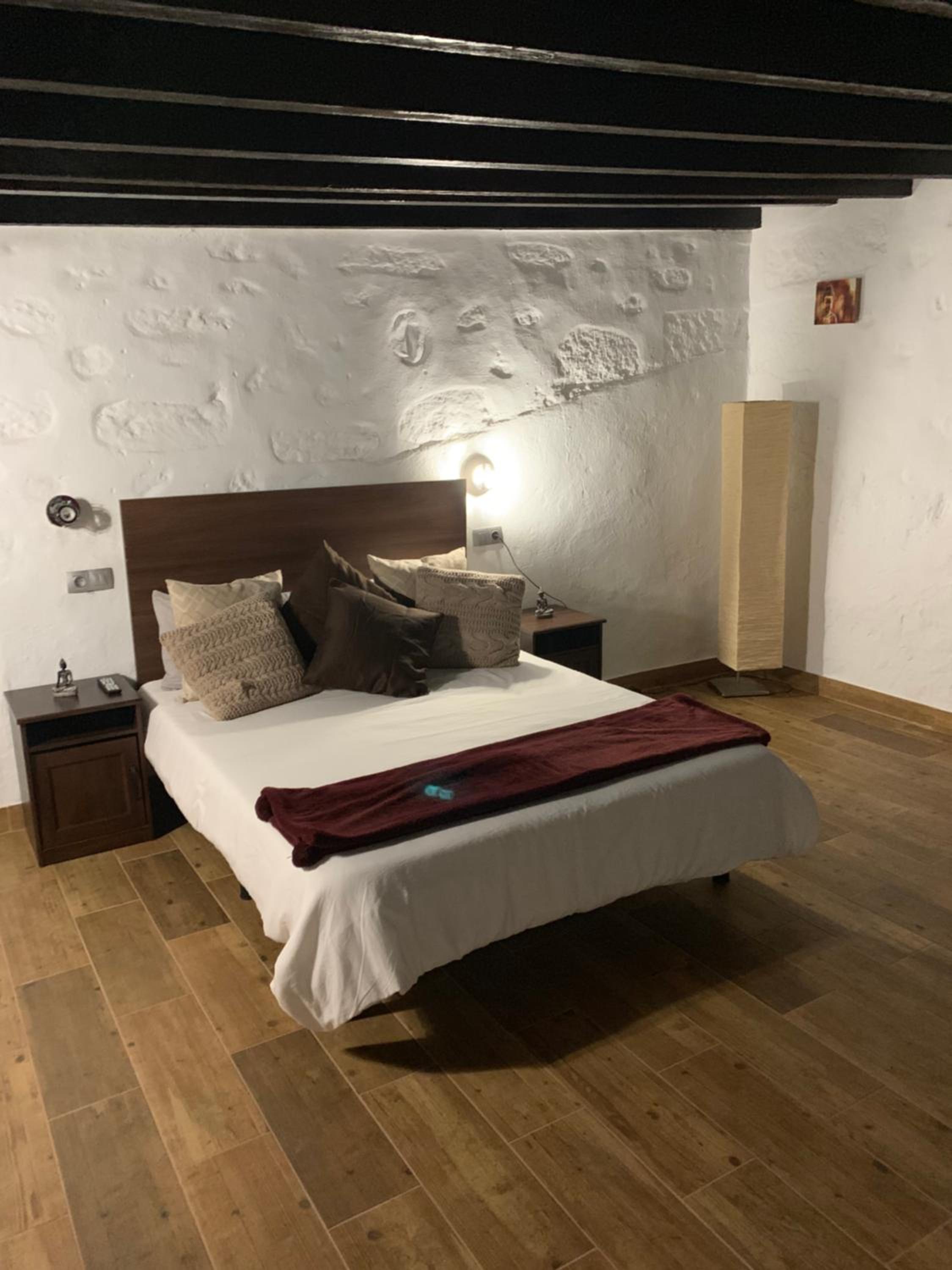 Double or Twin Room with Private Bathroom - Photo 1