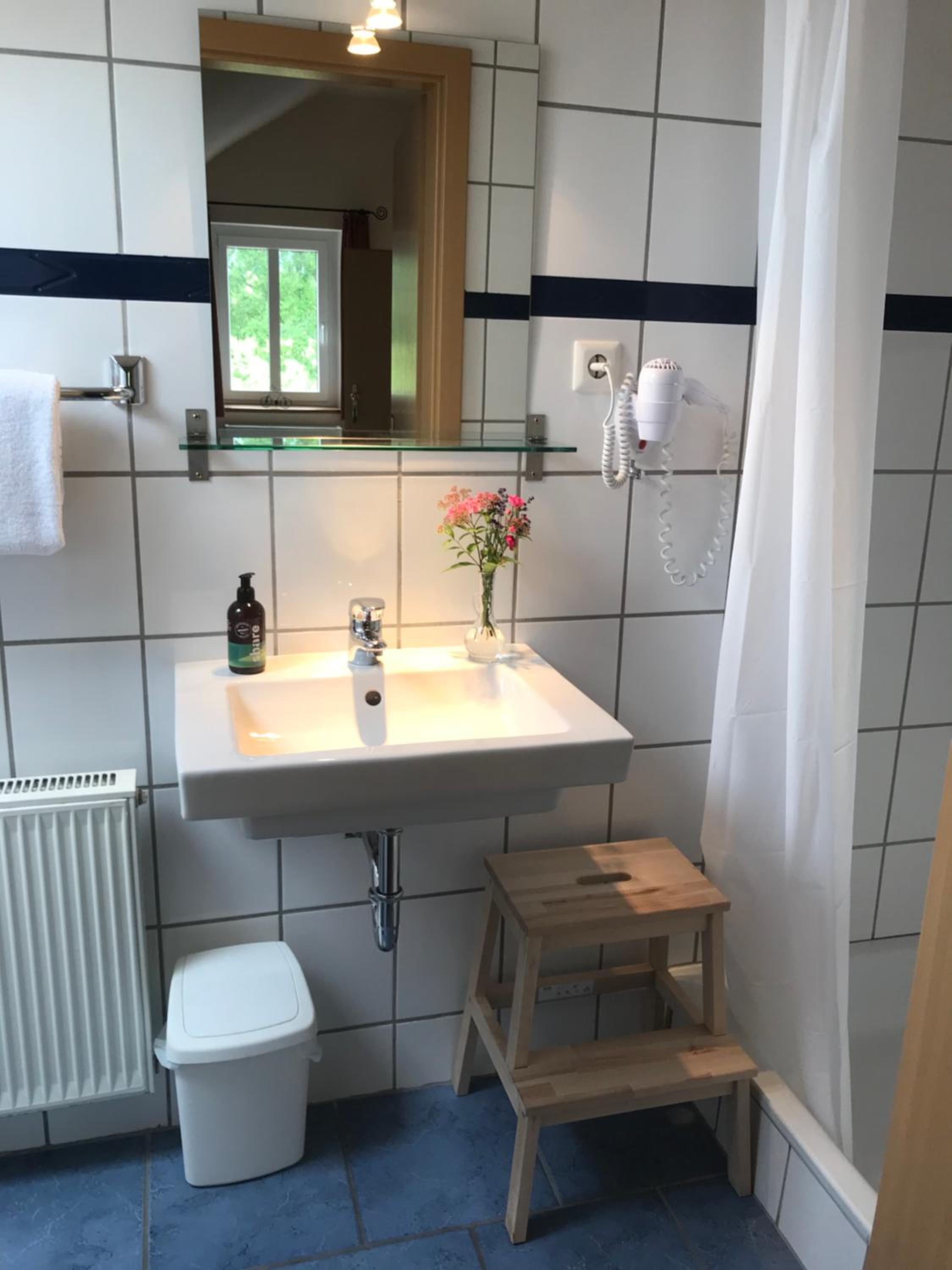 Single Room with Bathroom photo 3