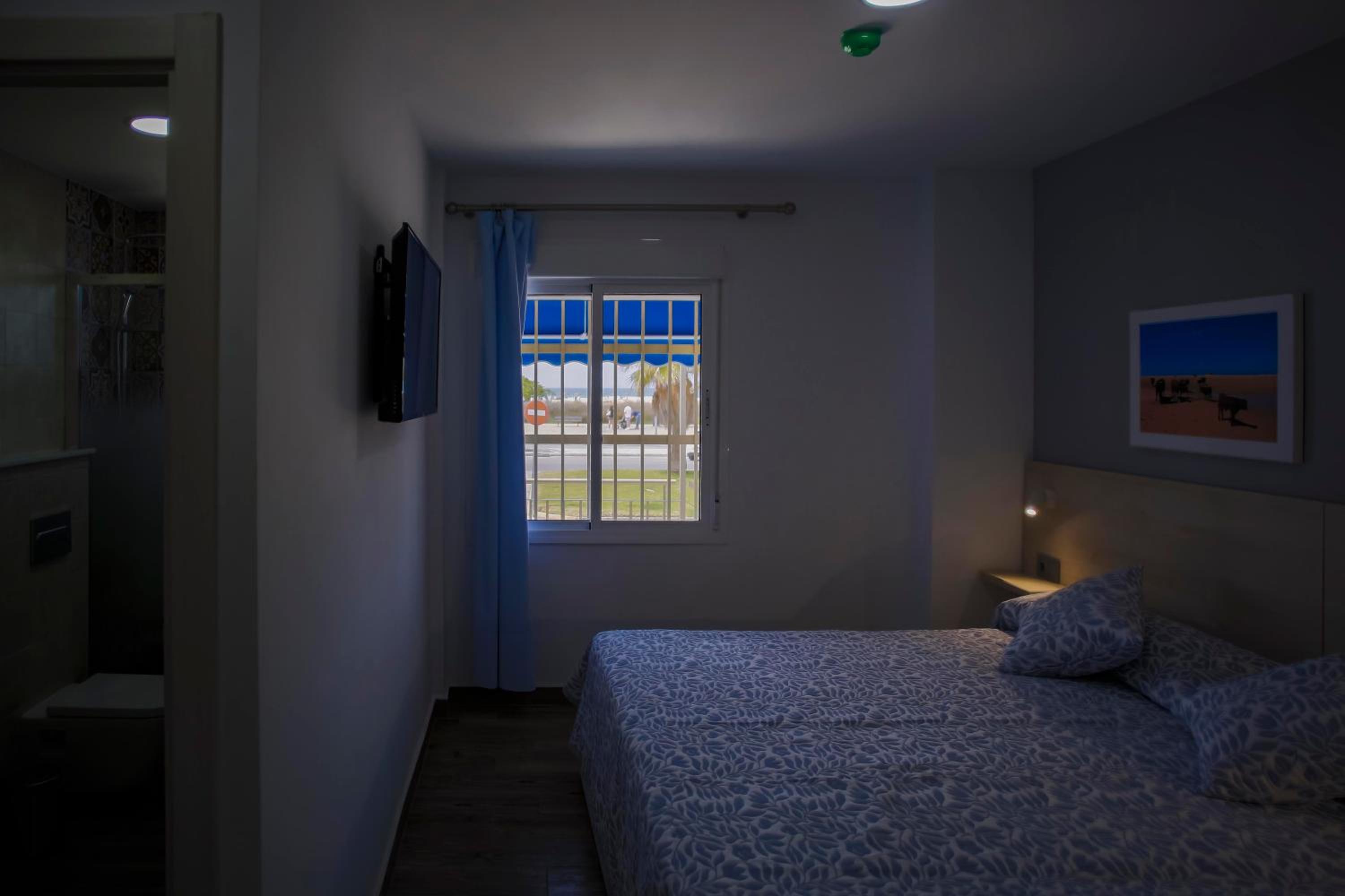 Double Room with Sea View - Photo 1