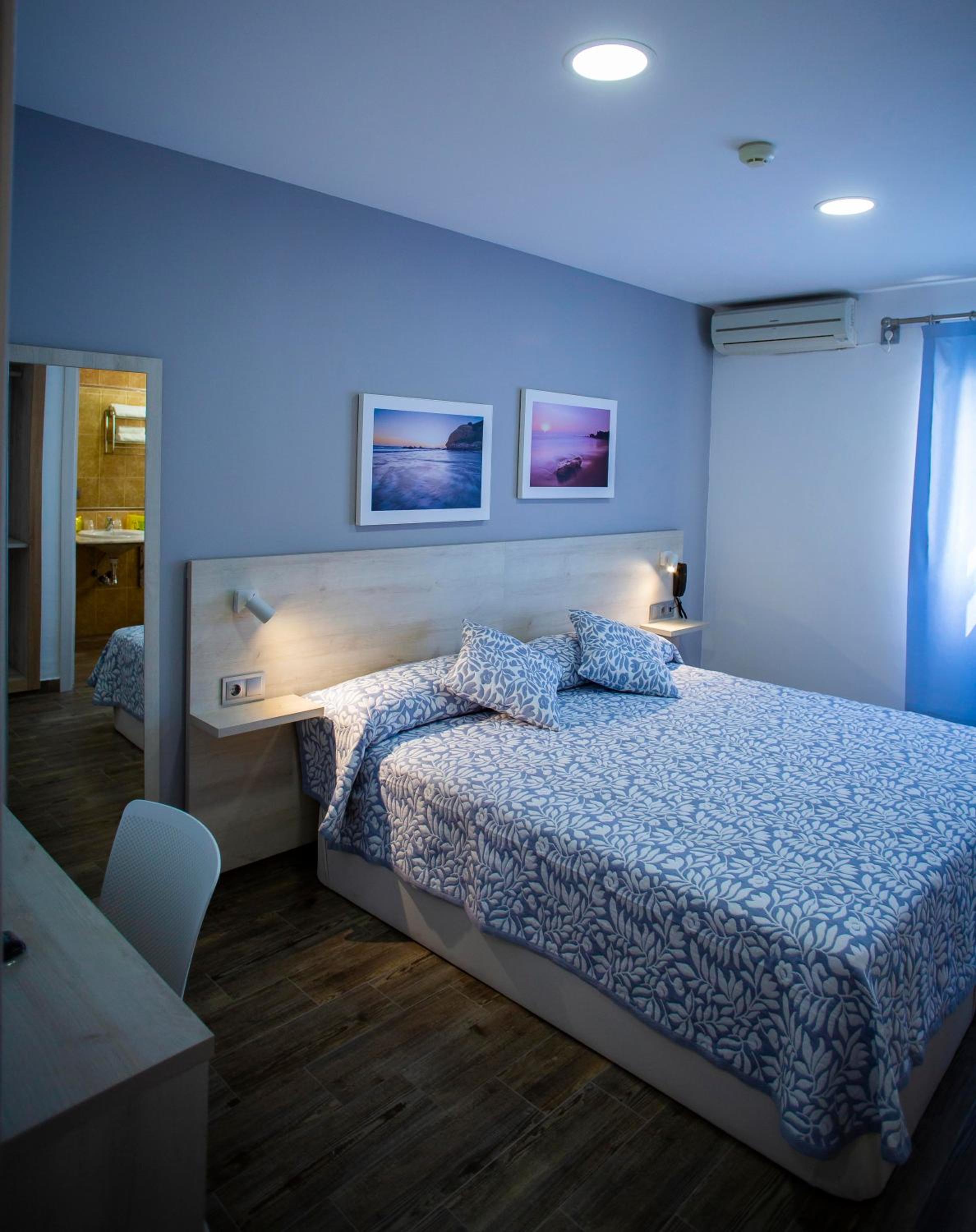 Double Room with Sea View - Photo 6