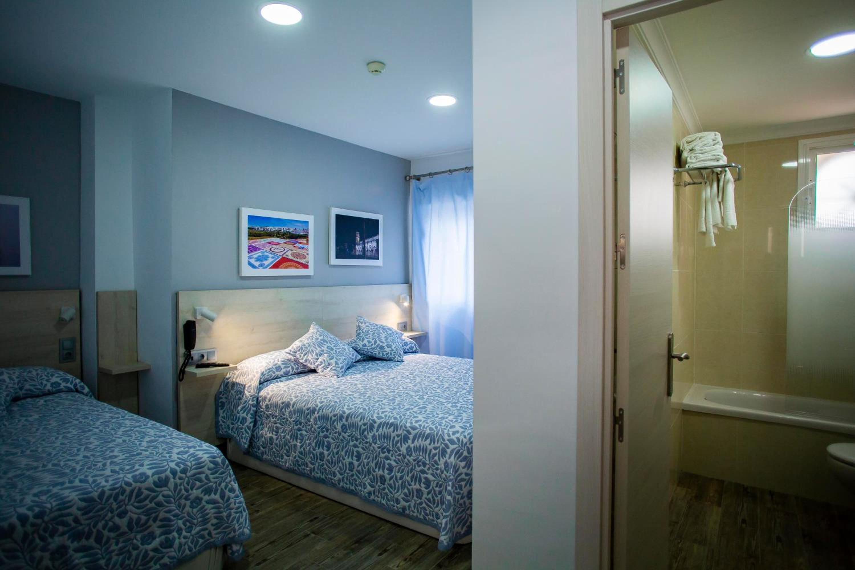 Triple Room - Photo 12