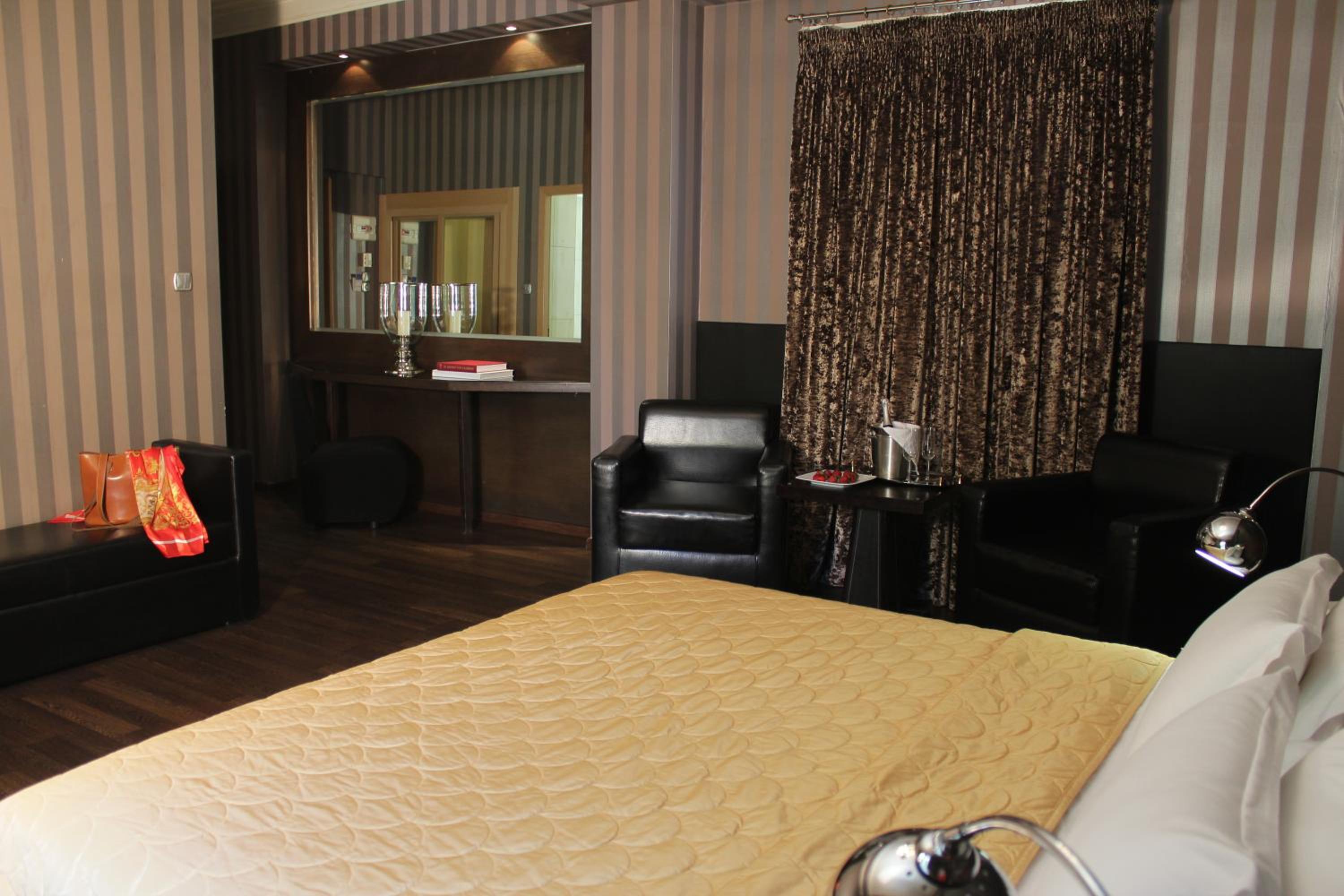 Suite - Photo 5