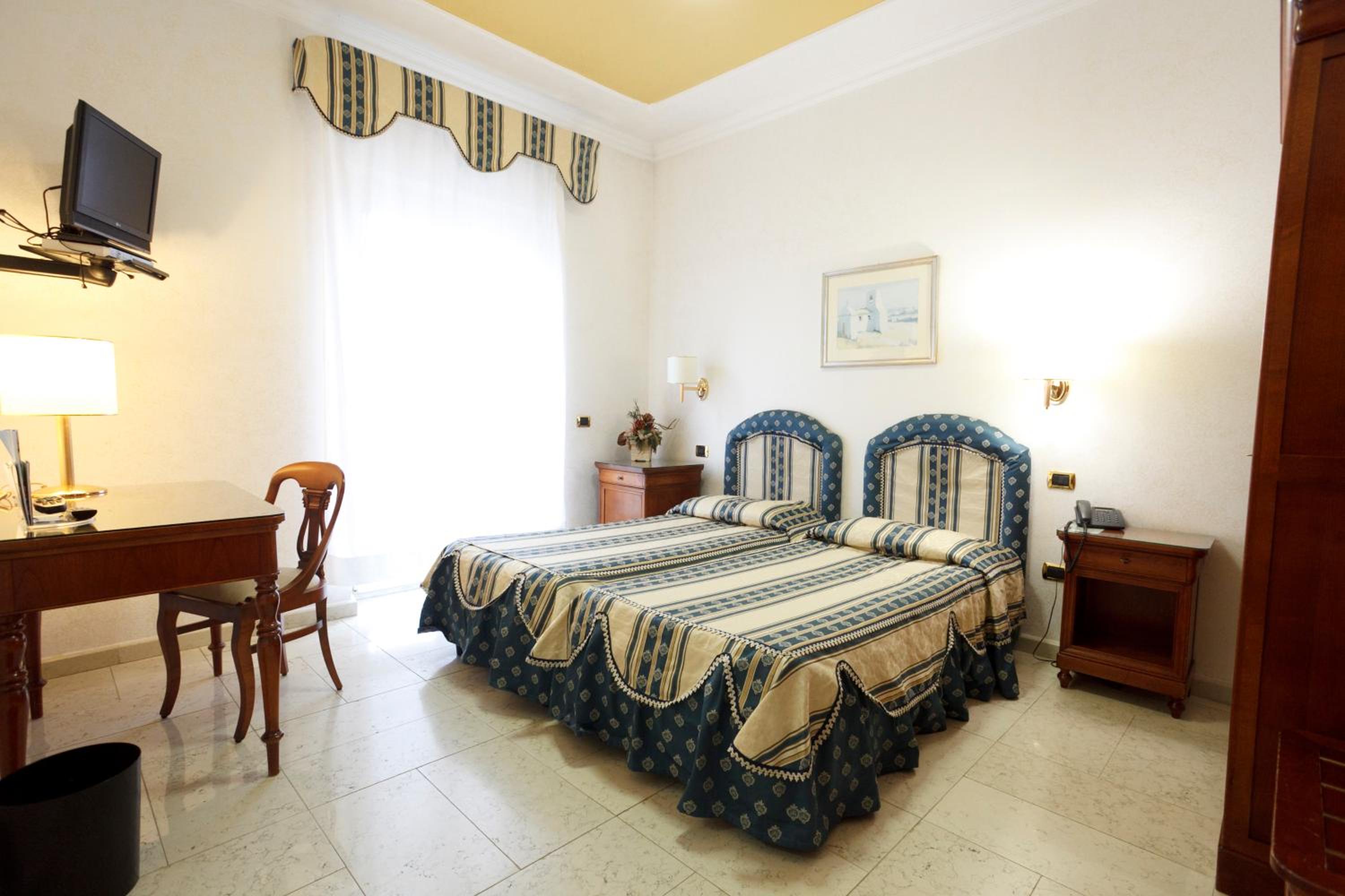 Classic Double or Twin Room - Photo 5