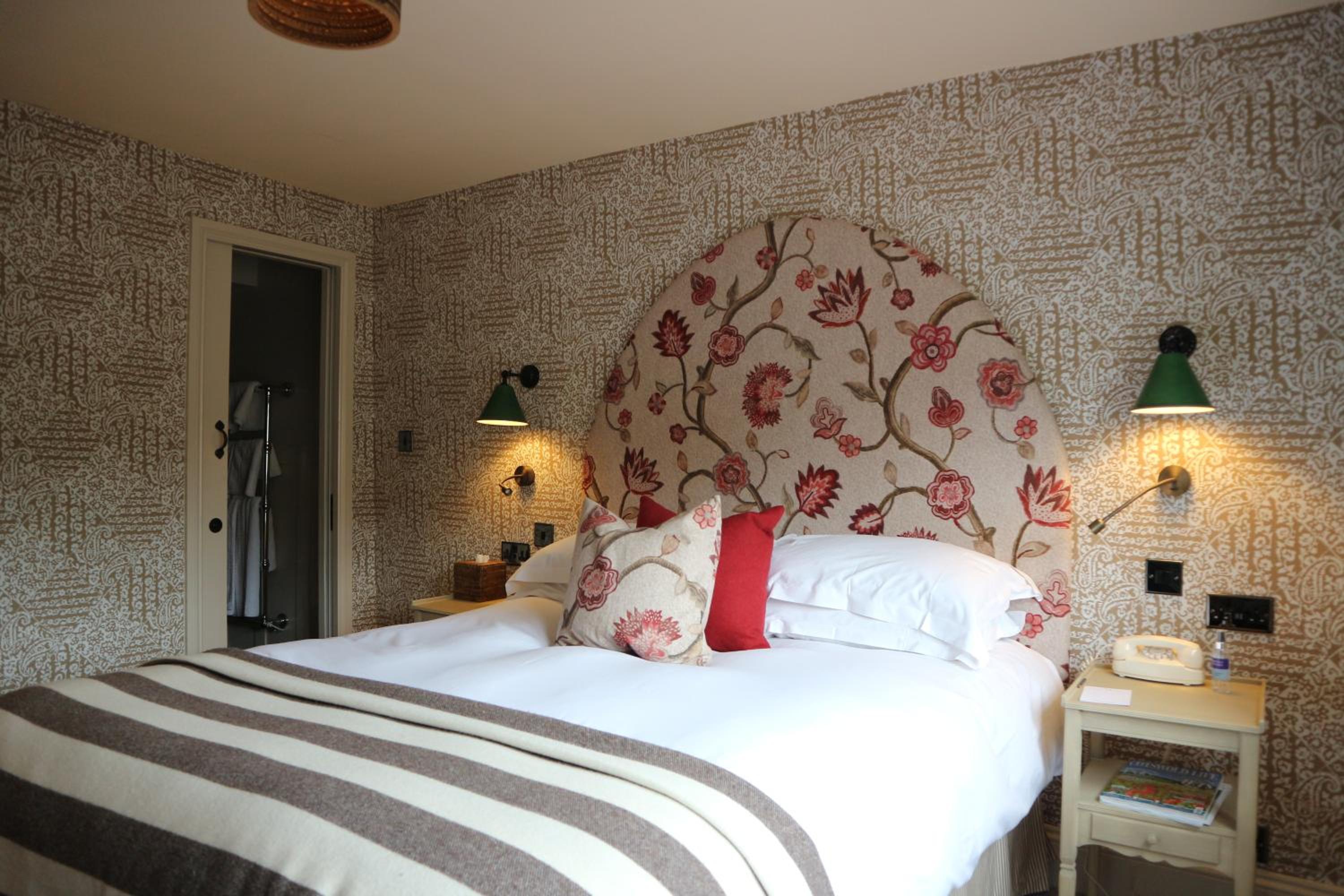 Standard Double Room - Photo 8