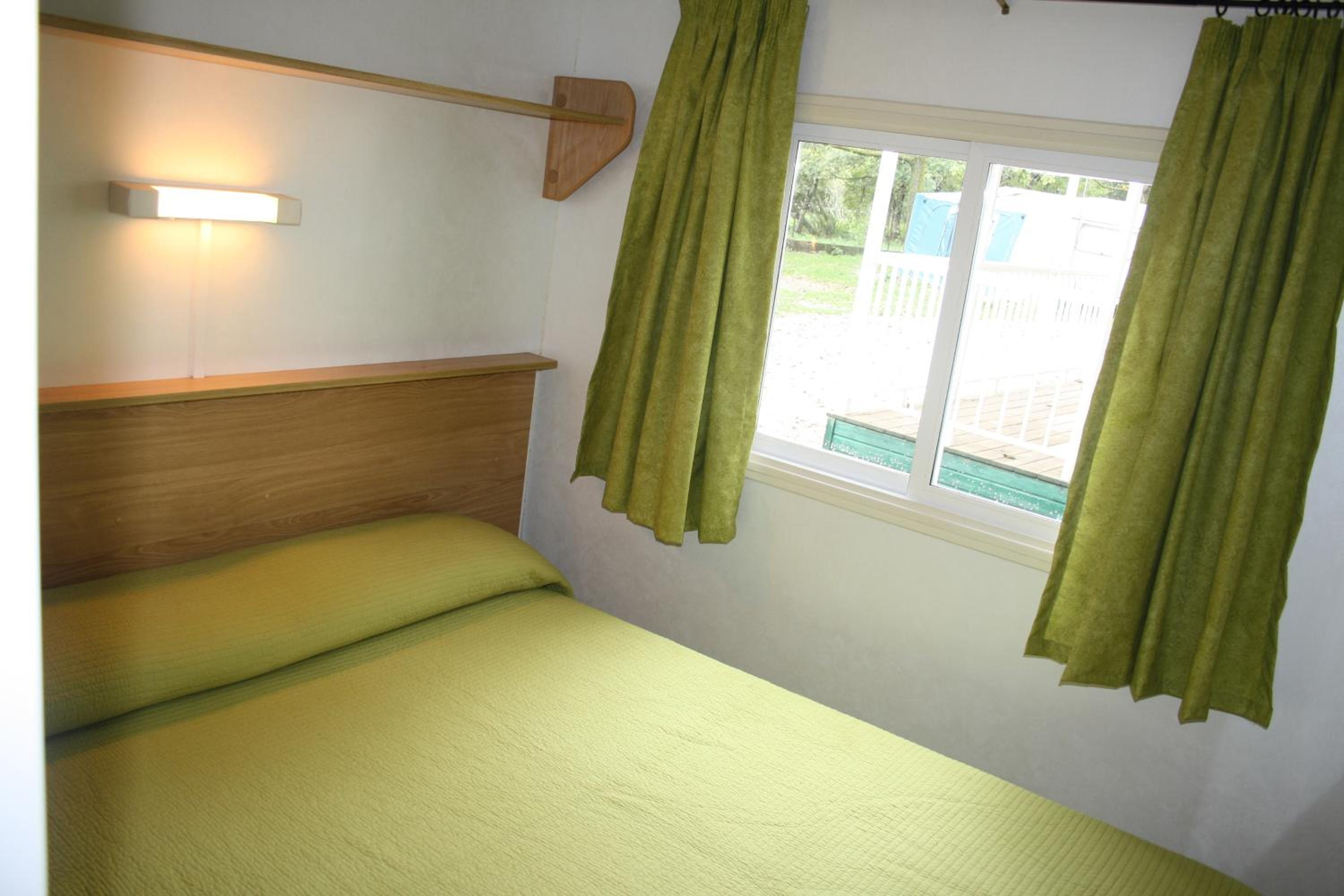 Sun-Roller Bungalow